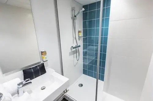Bathroom in greet Hotel Nancy Sud Bathroom in greet Hotel Nancy Sud