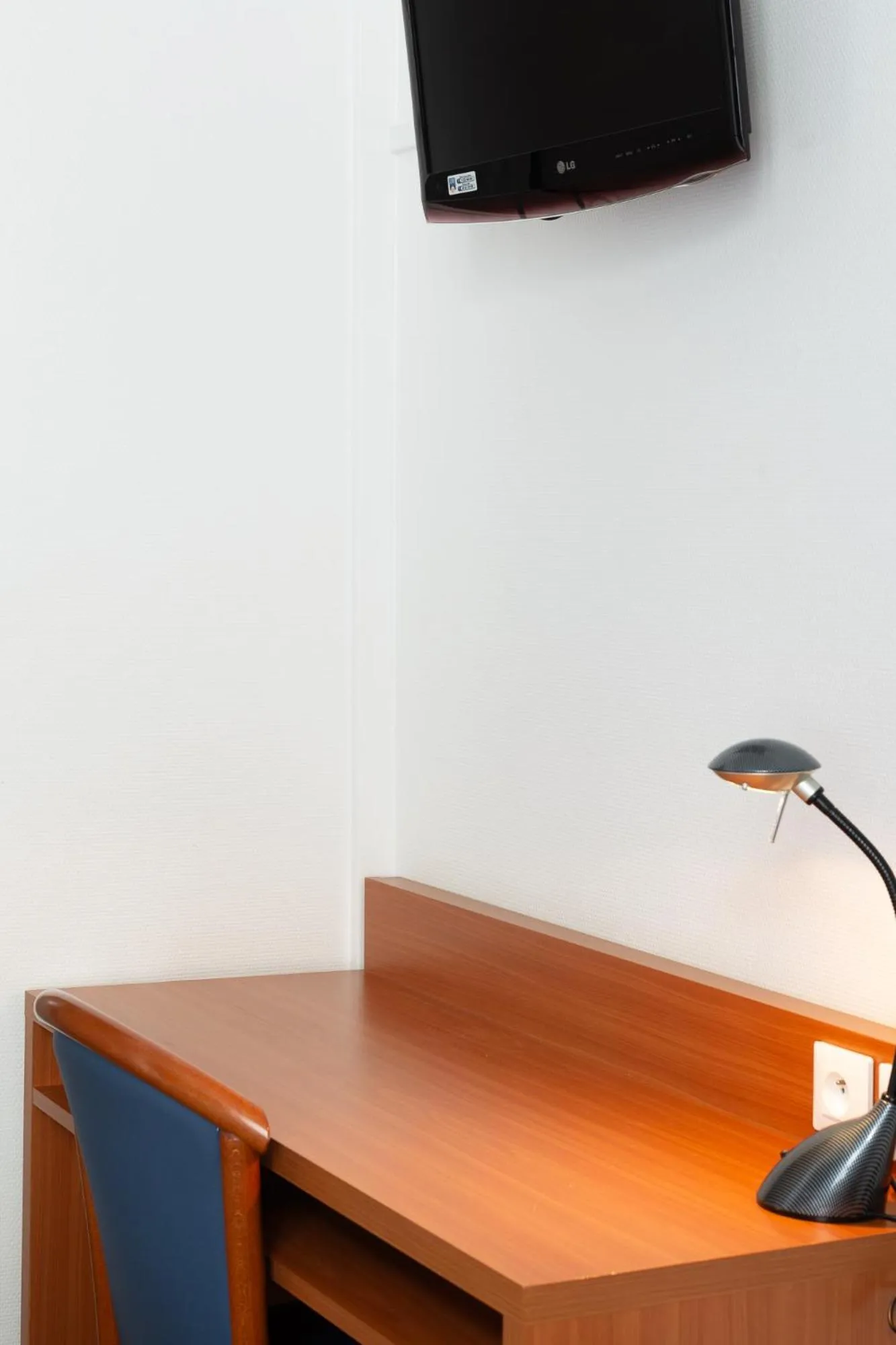 Bedroom in Hôtel Restaurant Du Château