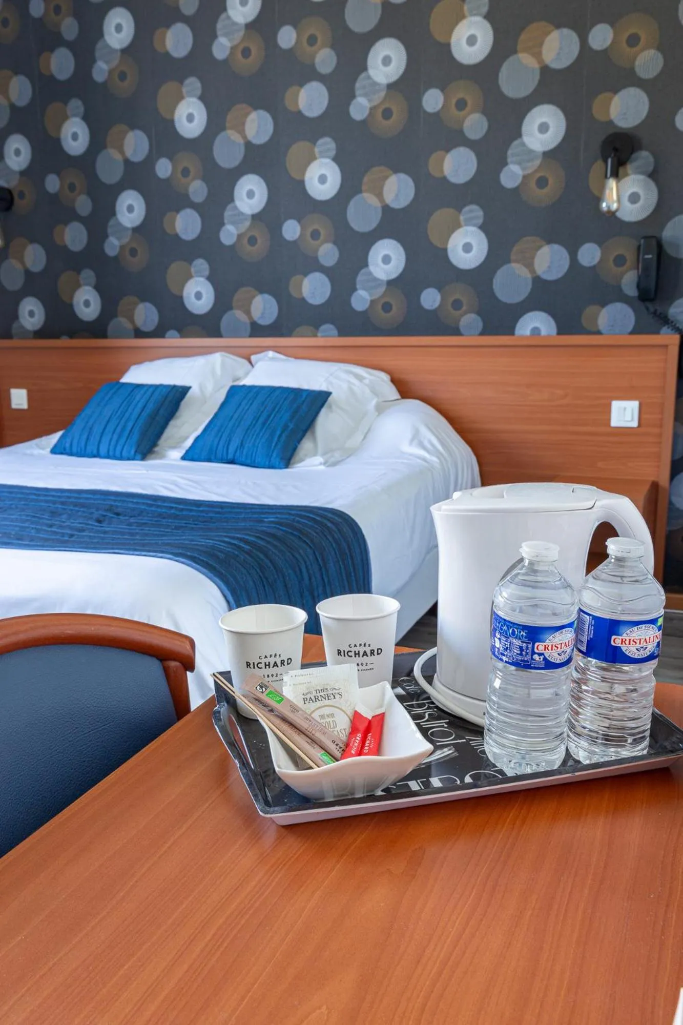 Coffee/tea facilities, Bed in Hôtel Restaurant Du Château