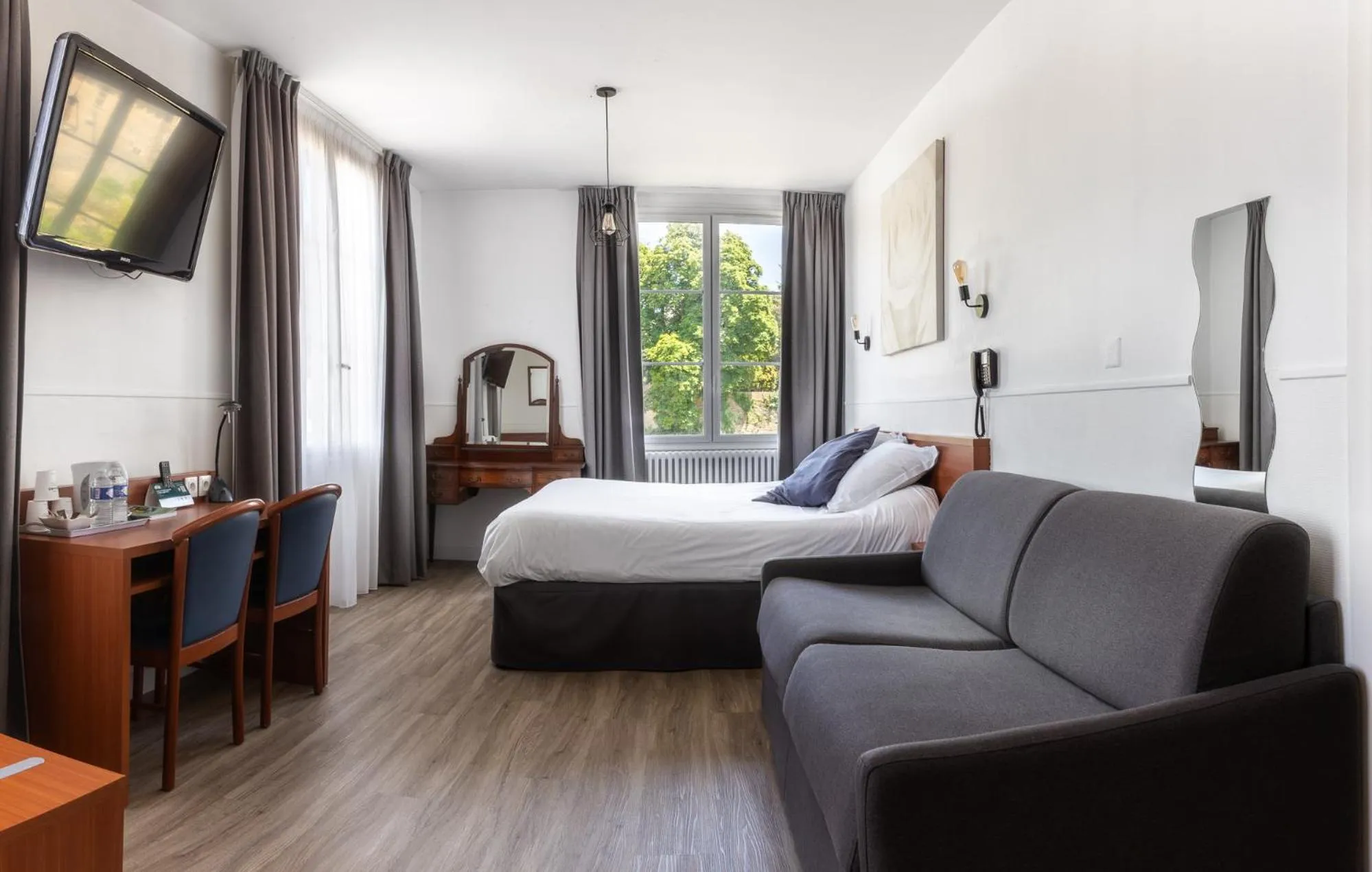 Photo of the whole room, Bed in Hôtel Restaurant Du Château