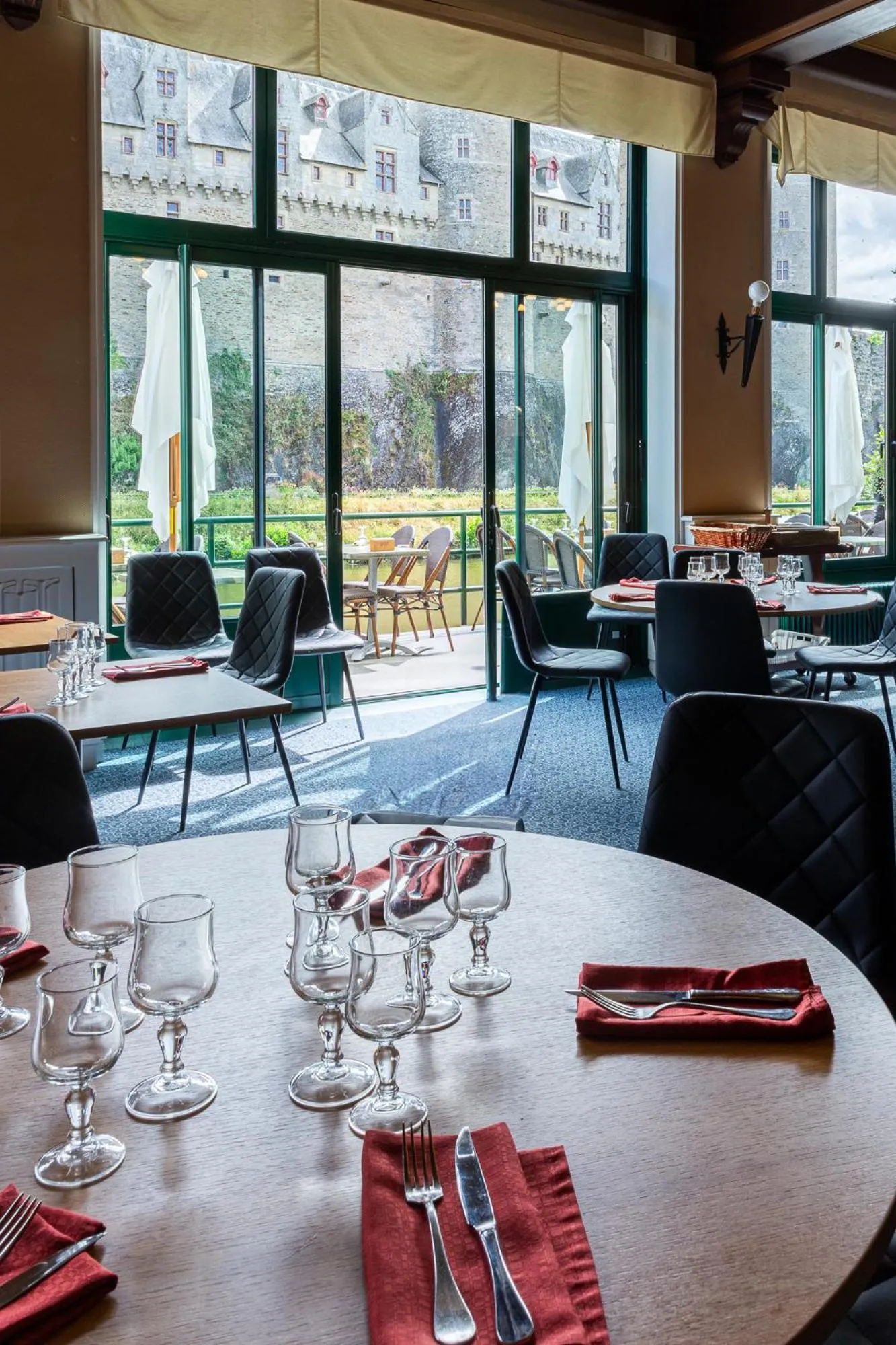 Restaurant/places to eat in Hôtel Restaurant Du Château