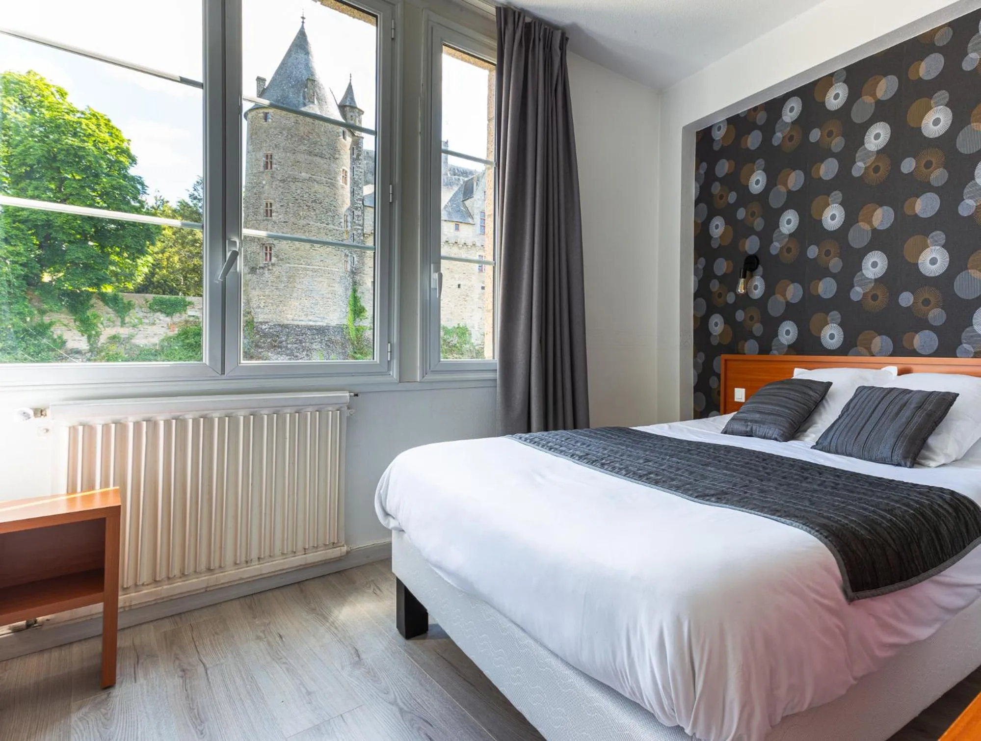 Bedroom, Bed in Hôtel Restaurant Du Château
