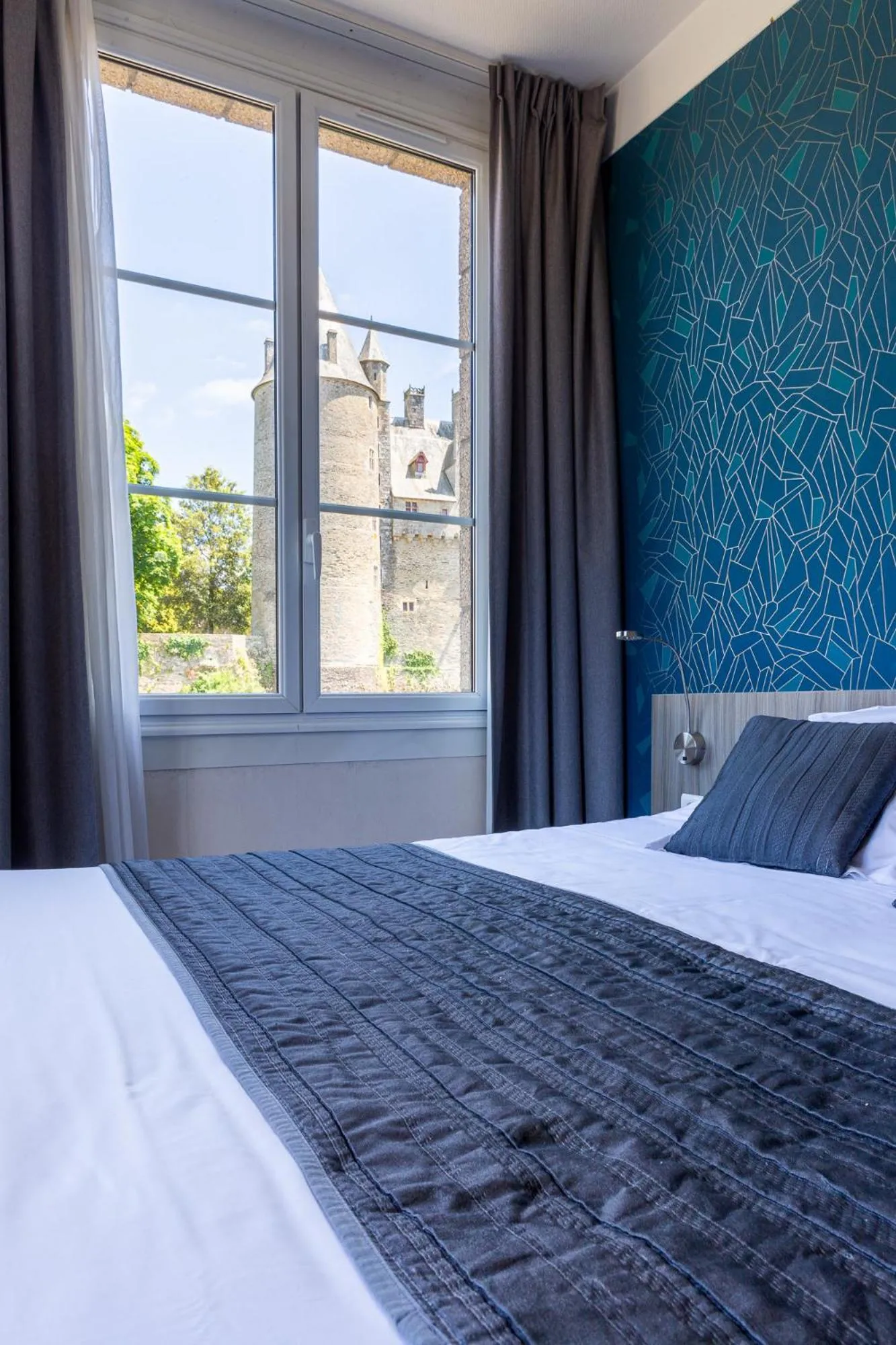 View (from property/room), Bed in Hôtel Restaurant Du Château