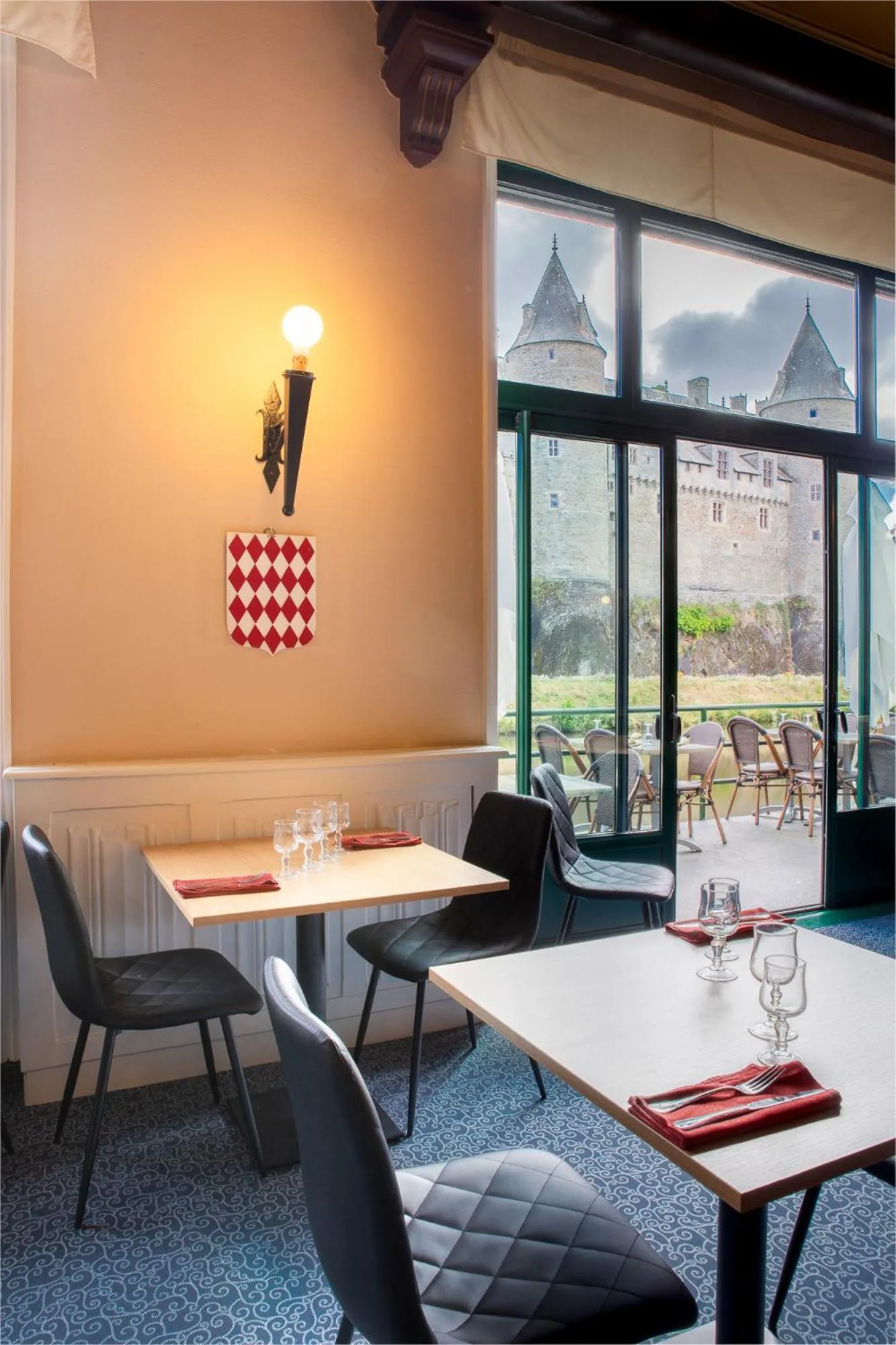 Restaurant/places to eat in Hôtel Restaurant Du Château