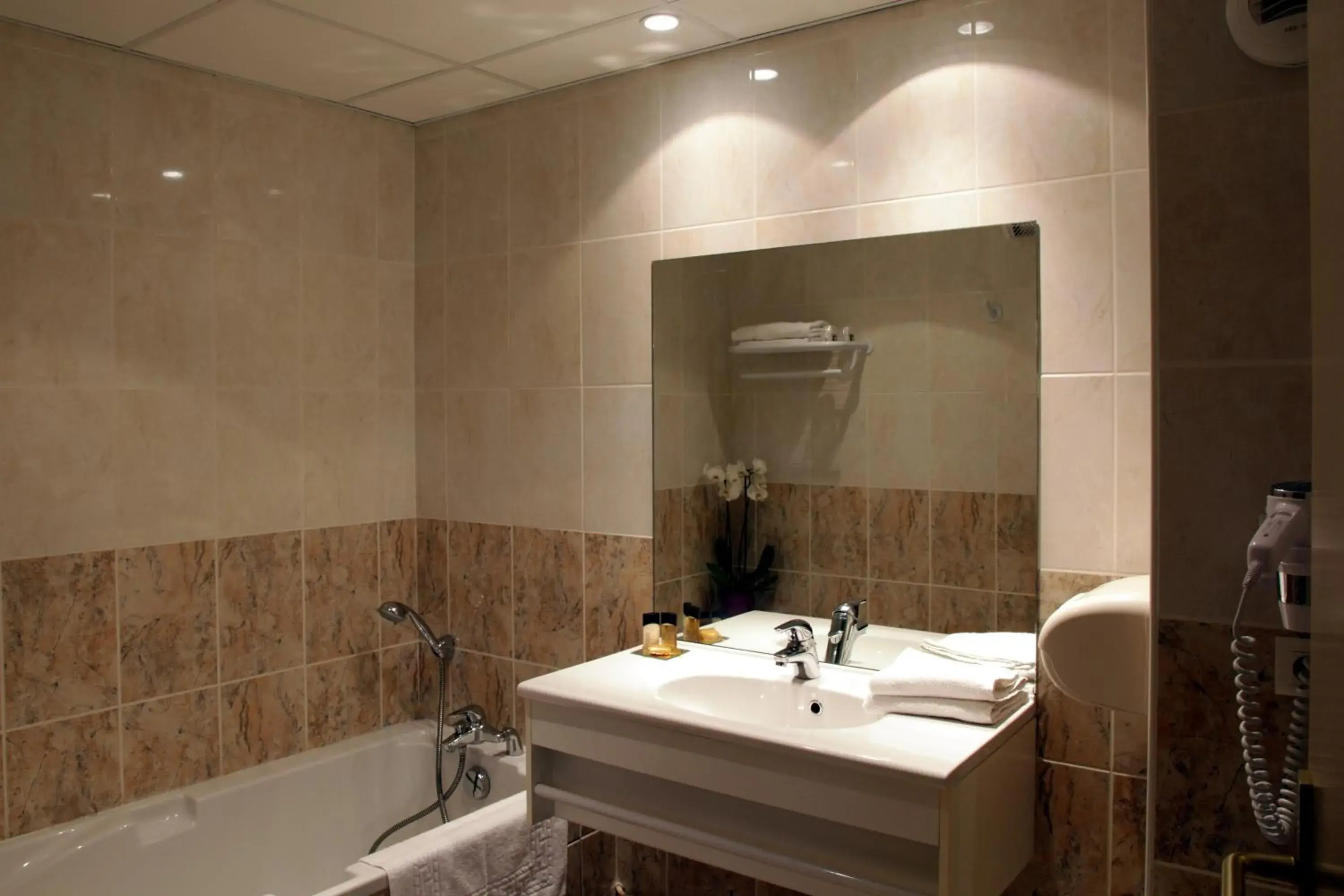 Bathroom in The Originals City, Hôtel Paray-le-Monial Bathroom in The Originals City, Hôtel Paray-le-Monial