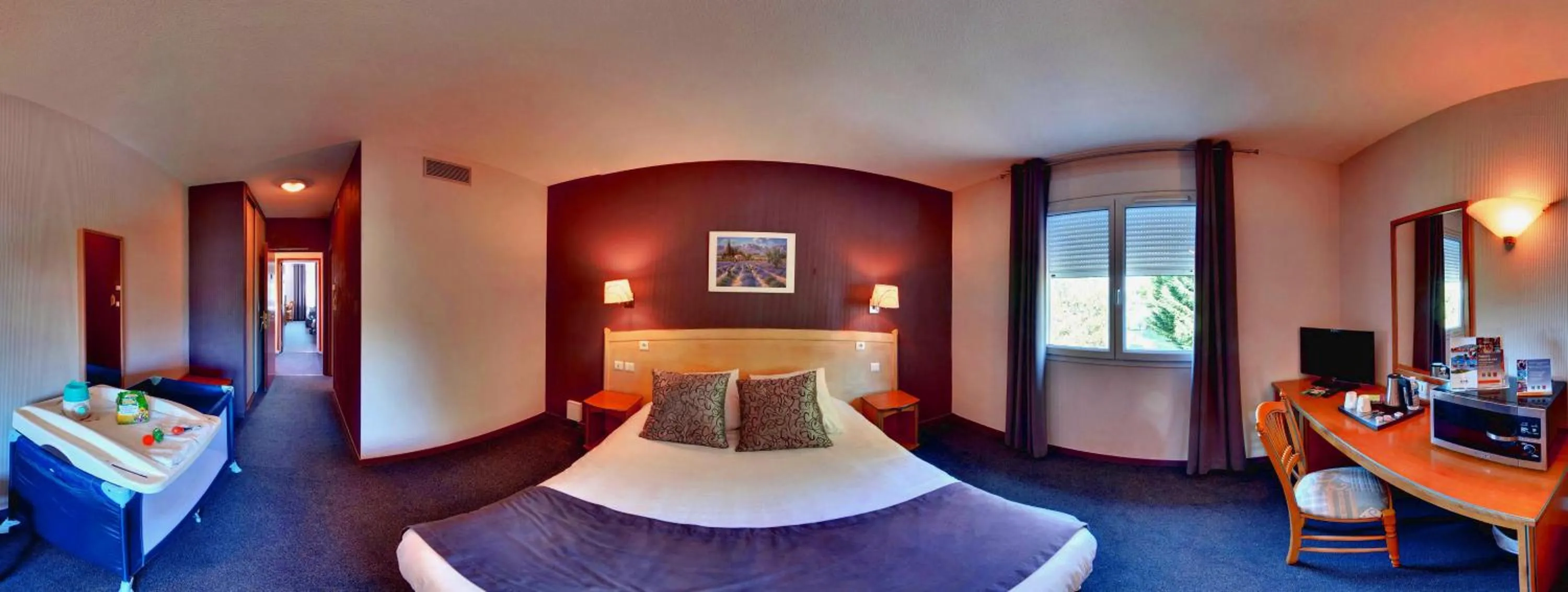 cot, Bed in The Originals City, Hôtel Paray-le-Monial