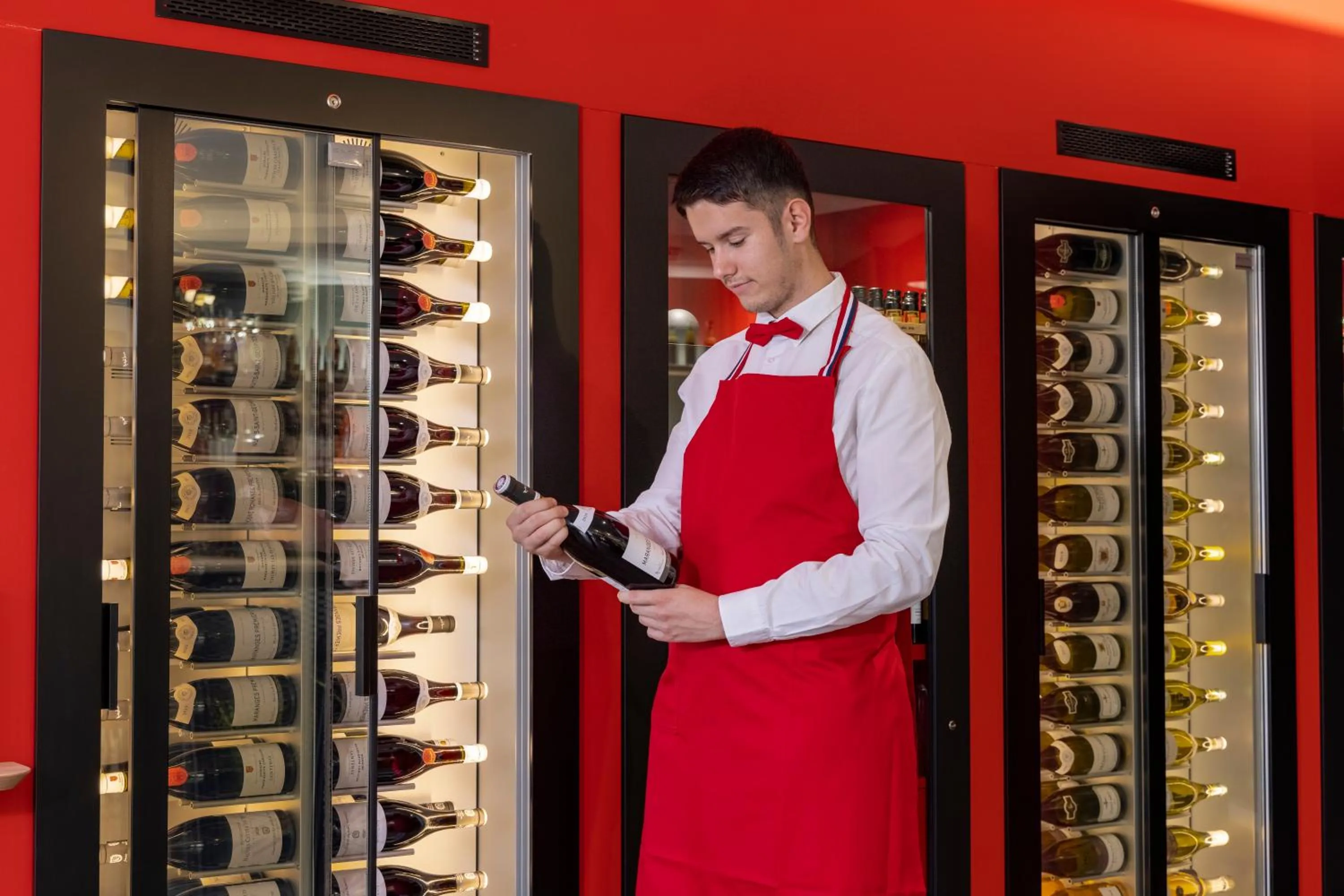 Lounge or bar in The Originals City, Hôtel Paray-le-Monial