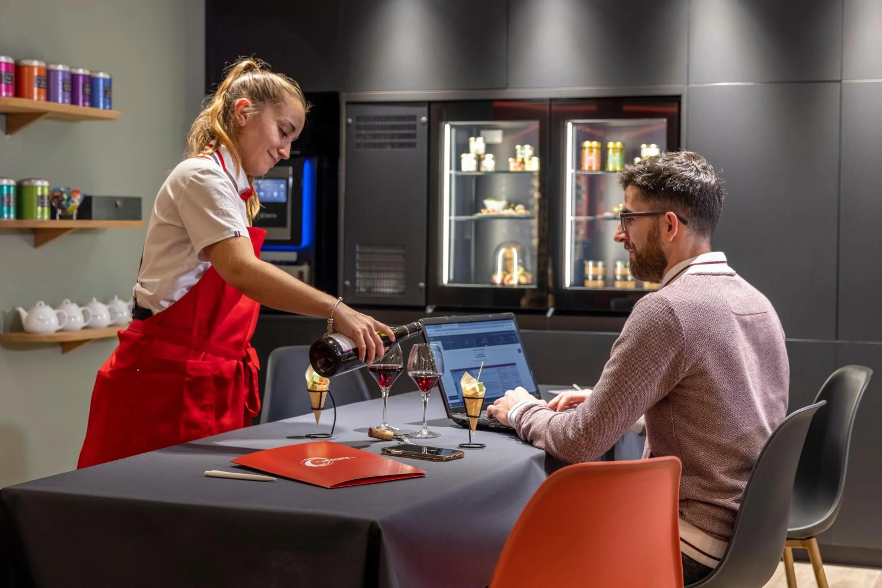 Lounge or bar in The Originals City, Hôtel Paray-le-Monial