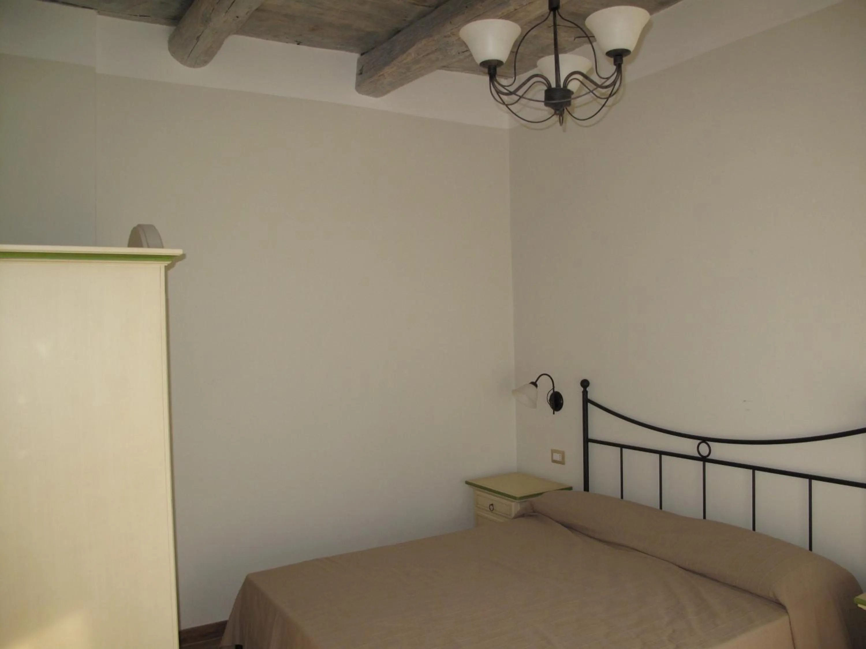 Property building, Bed in Casa Sarlo