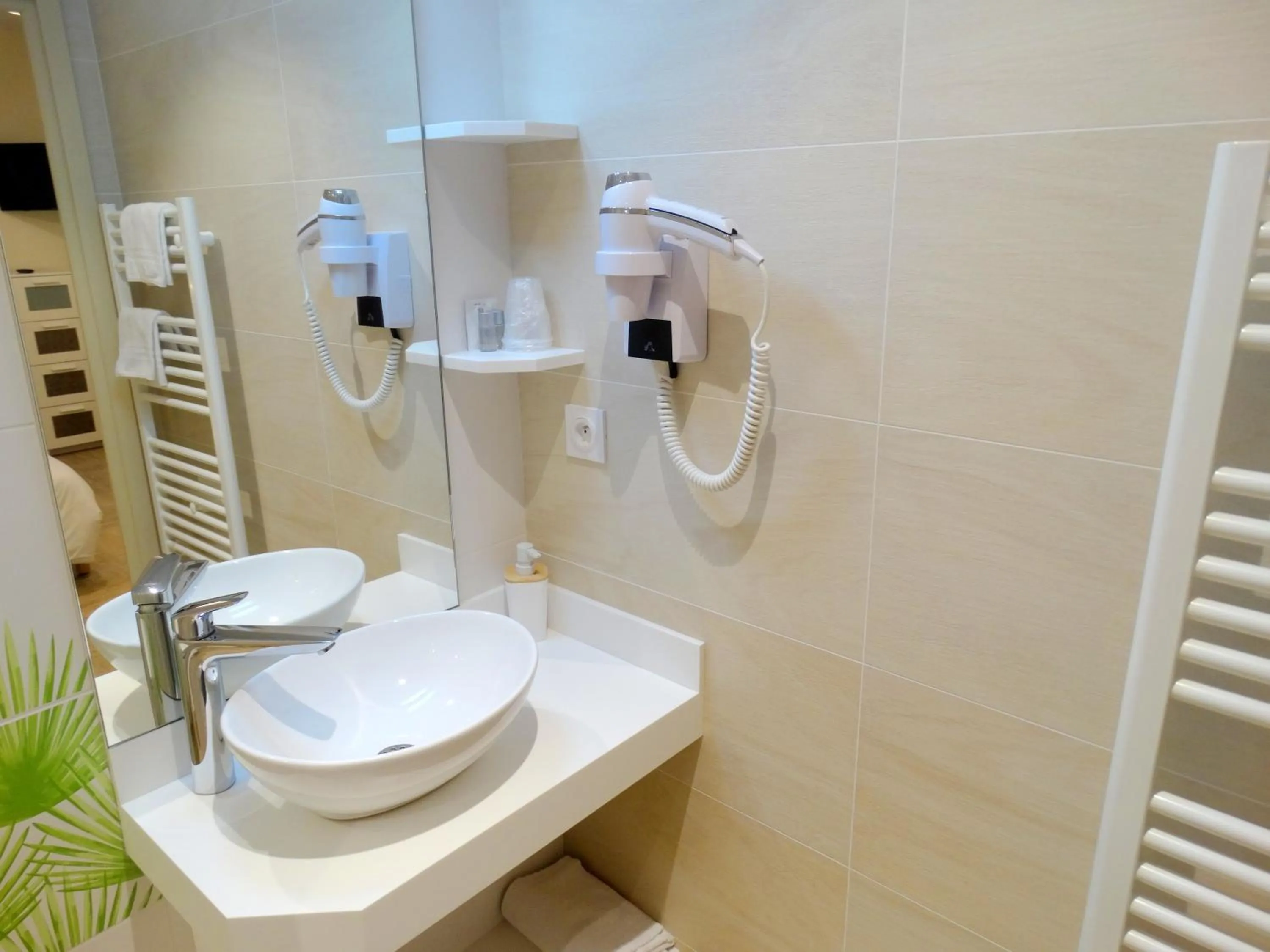 Photo of the whole room in Castel Fleuri