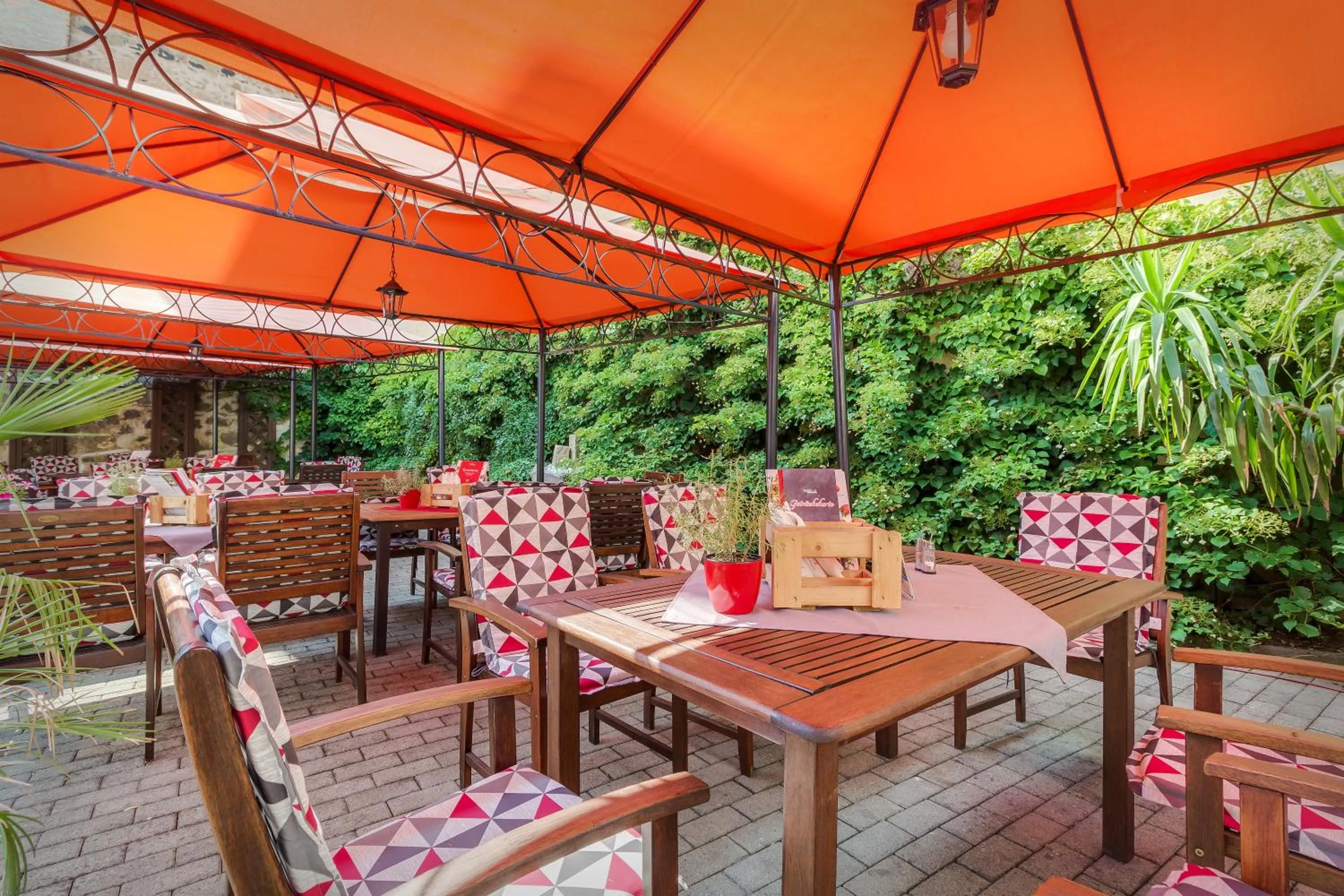 Patio, Restaurant/Places to Eat in Hotel Deutsches Haus Mittweida