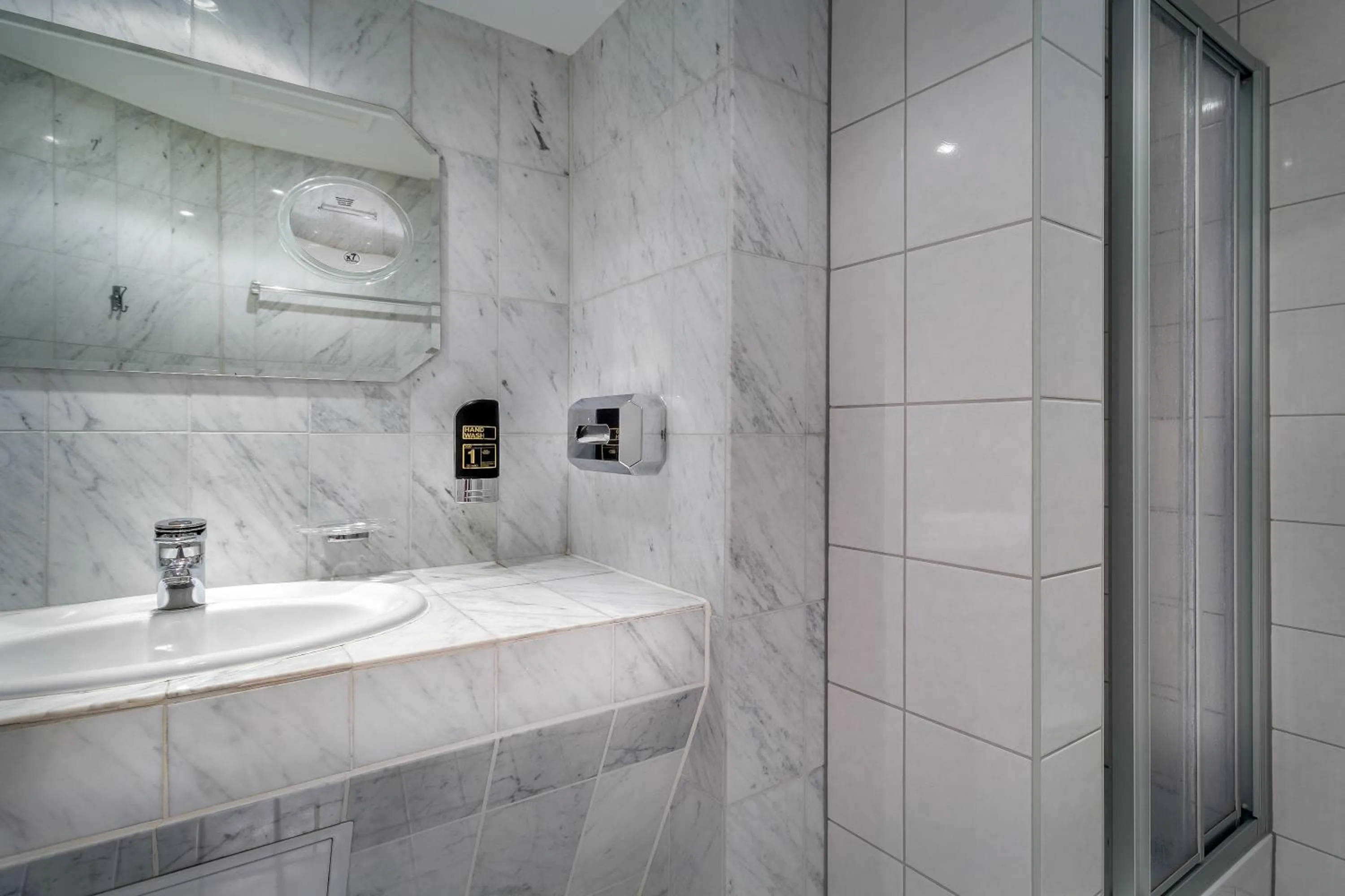 Bathroom in Hotel Deutsches Haus Mittweida