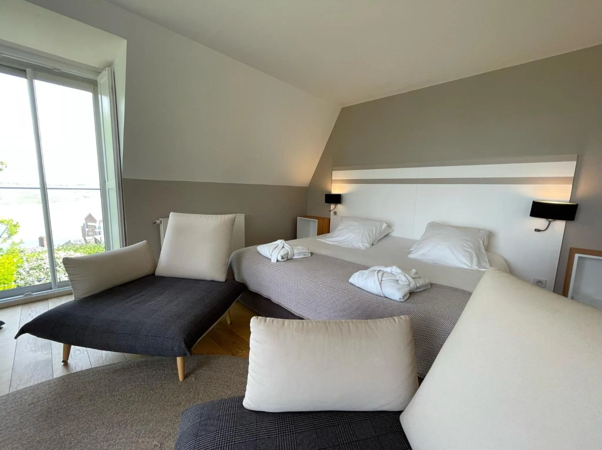 Landmark view, Bed in Hôtel - Spa Les Corderies