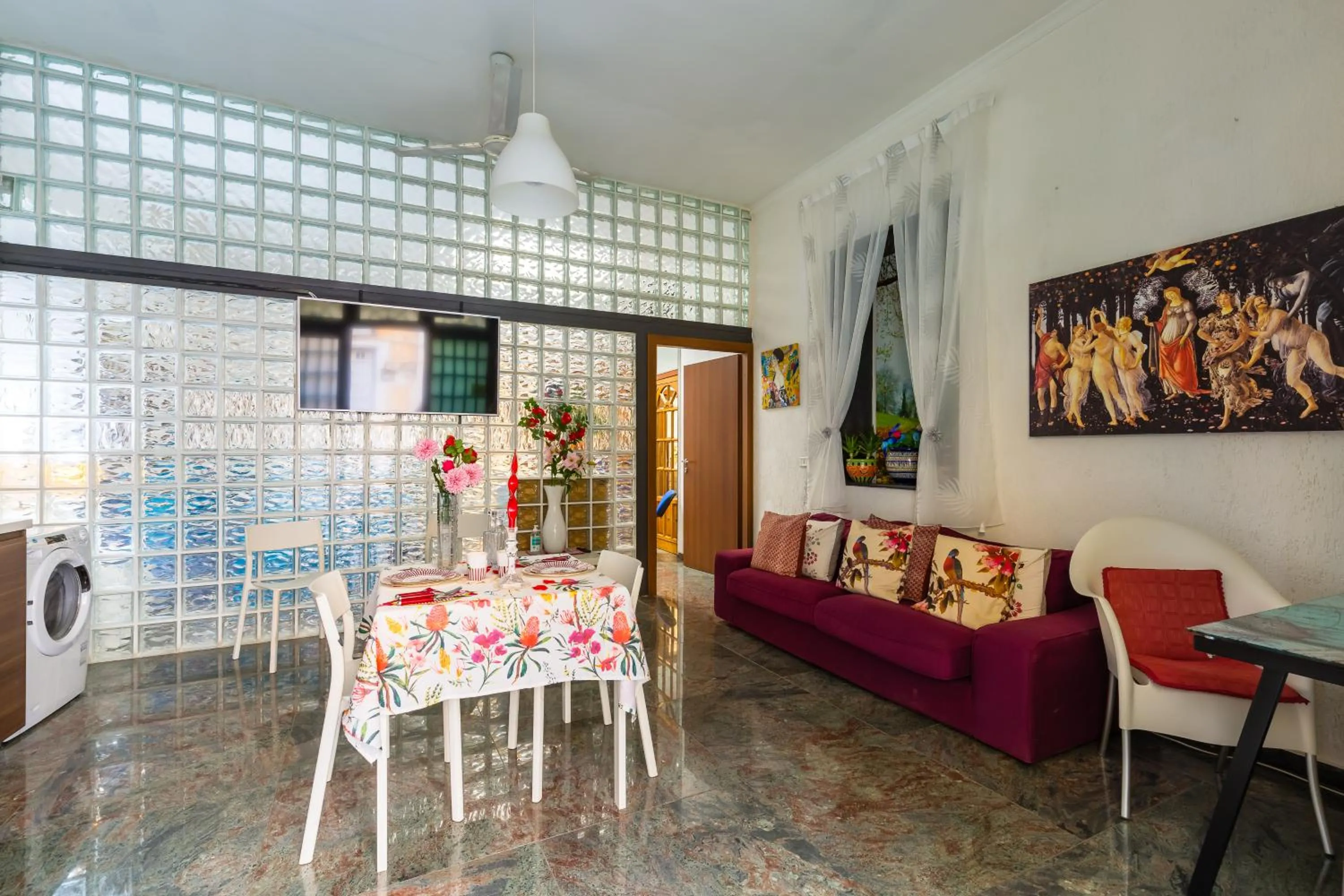 TV and multimedia in Museo Filangieri Suite