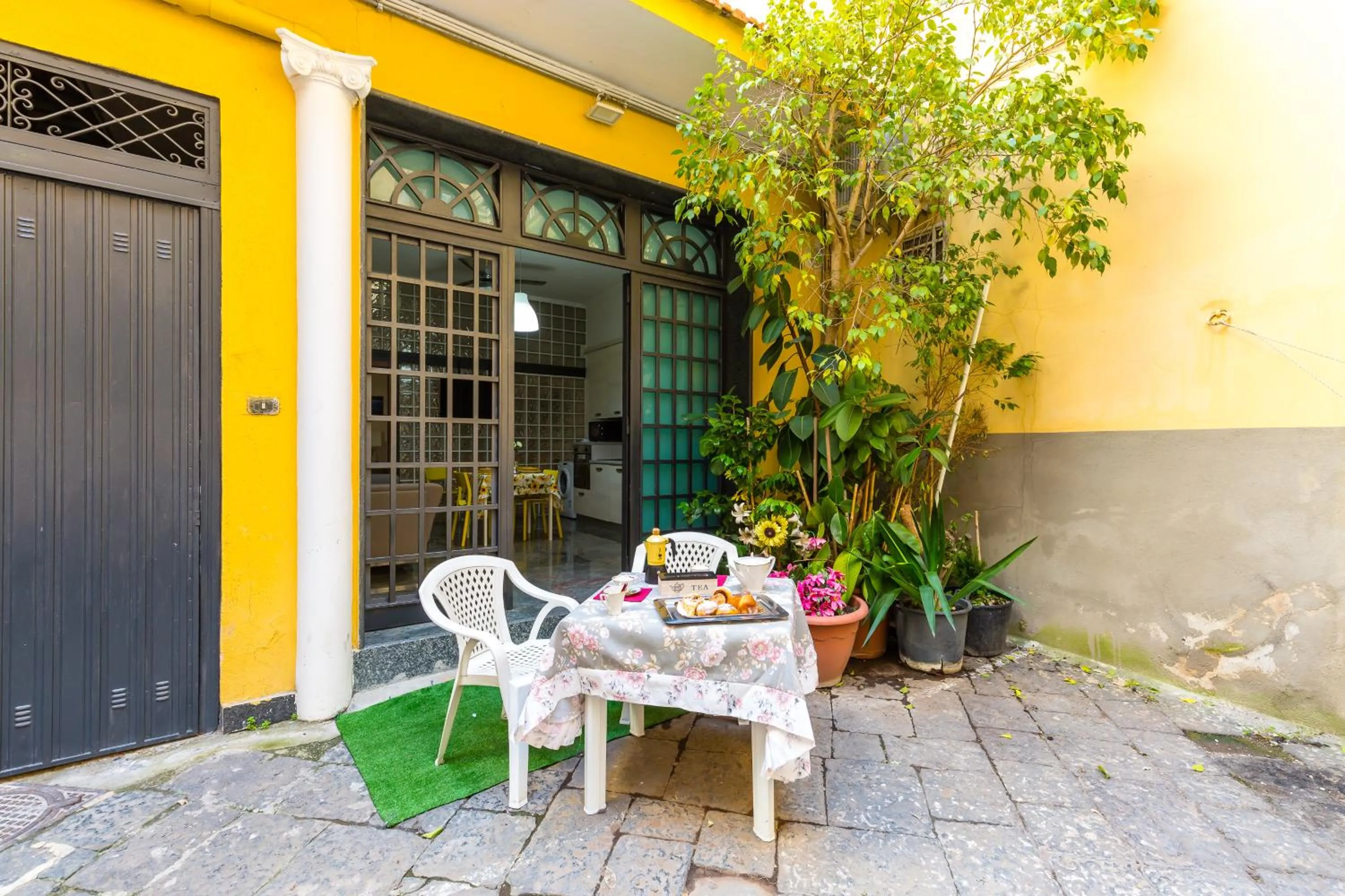 Patio in Museo Filangieri Suite