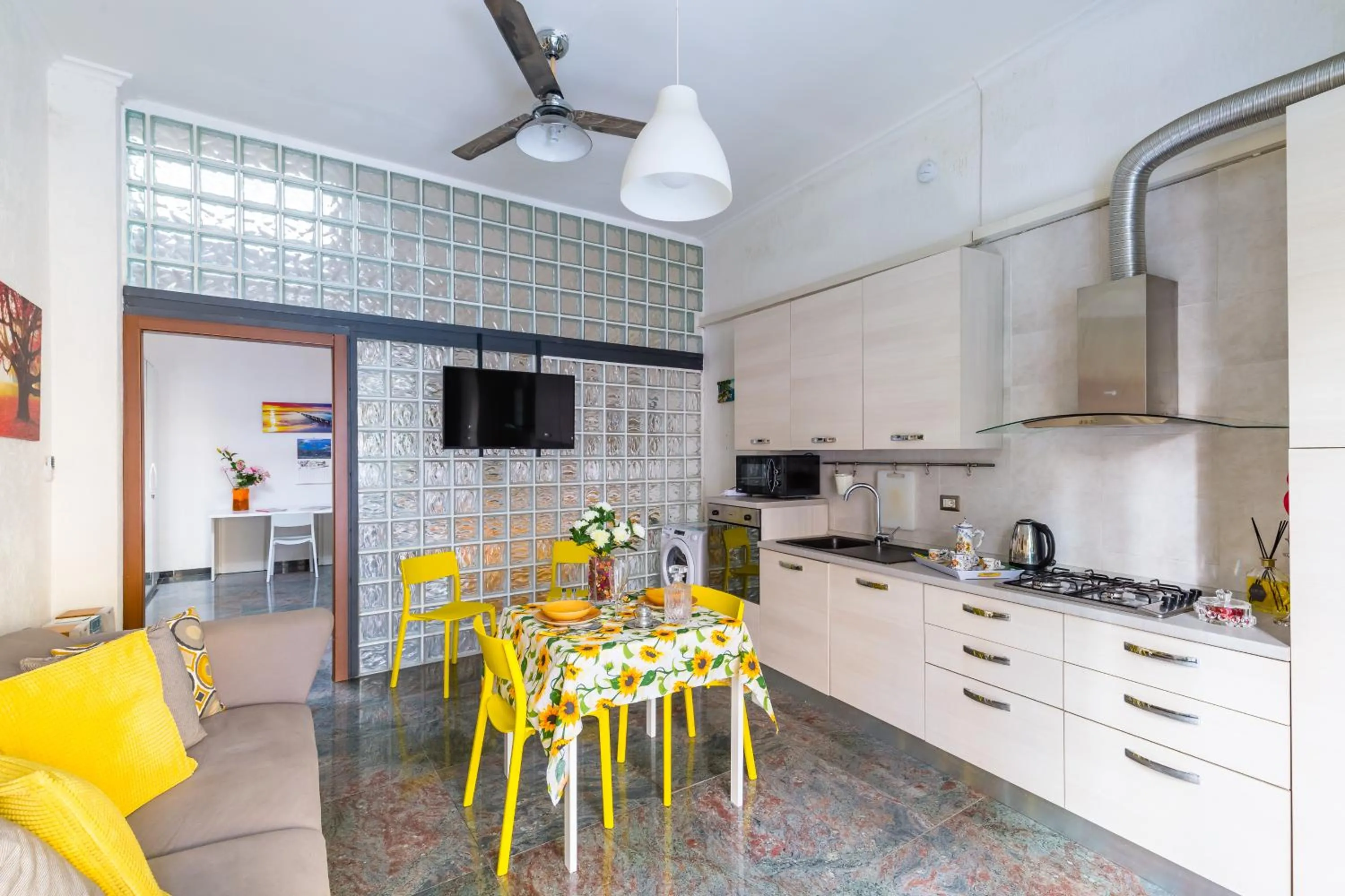 Kitchen or kitchenette in Museo Filangieri Suite