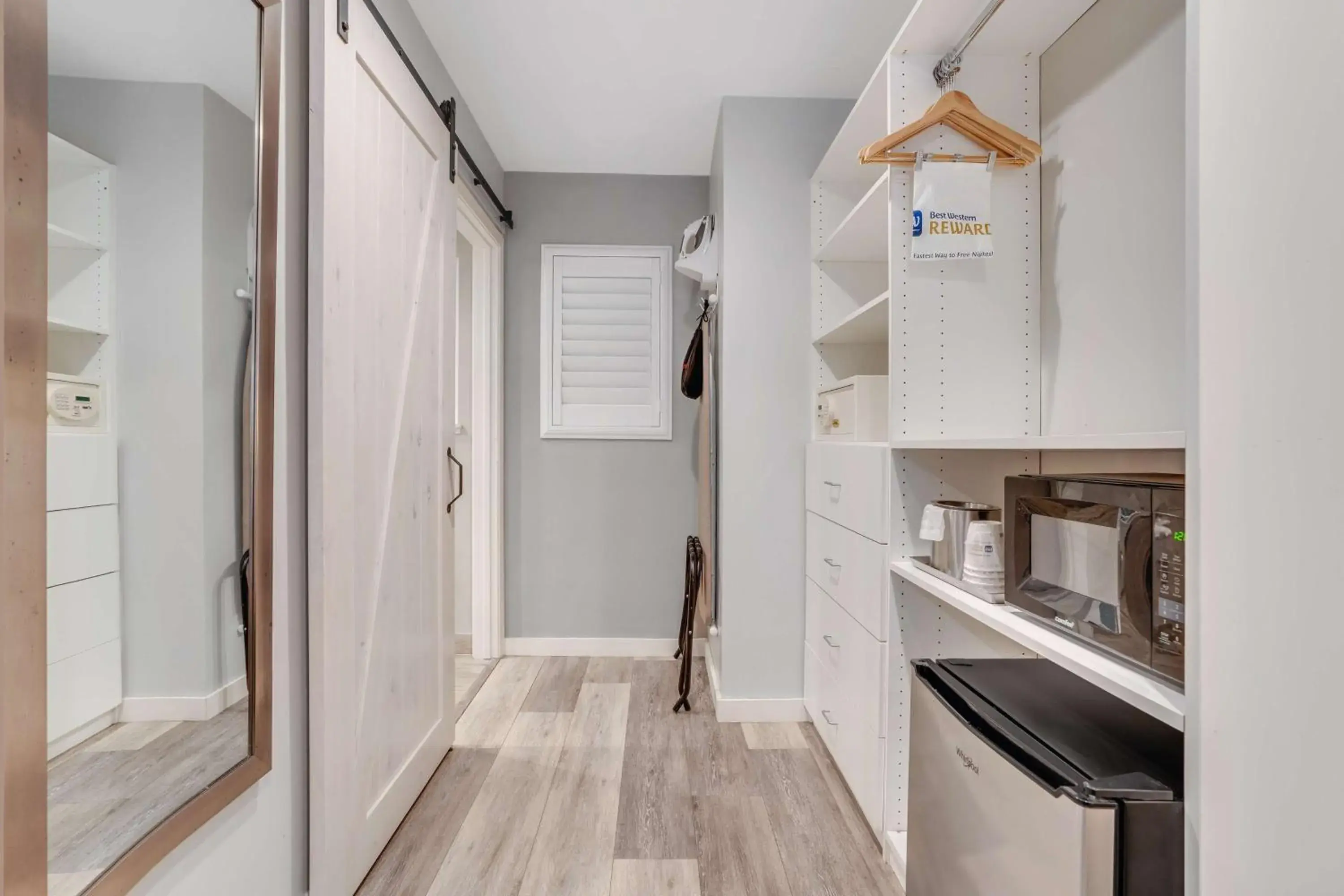 Bedroom in Travelodge by Wyndham Berkeley Bedroom in Travelodge by Wyndham Berkeley