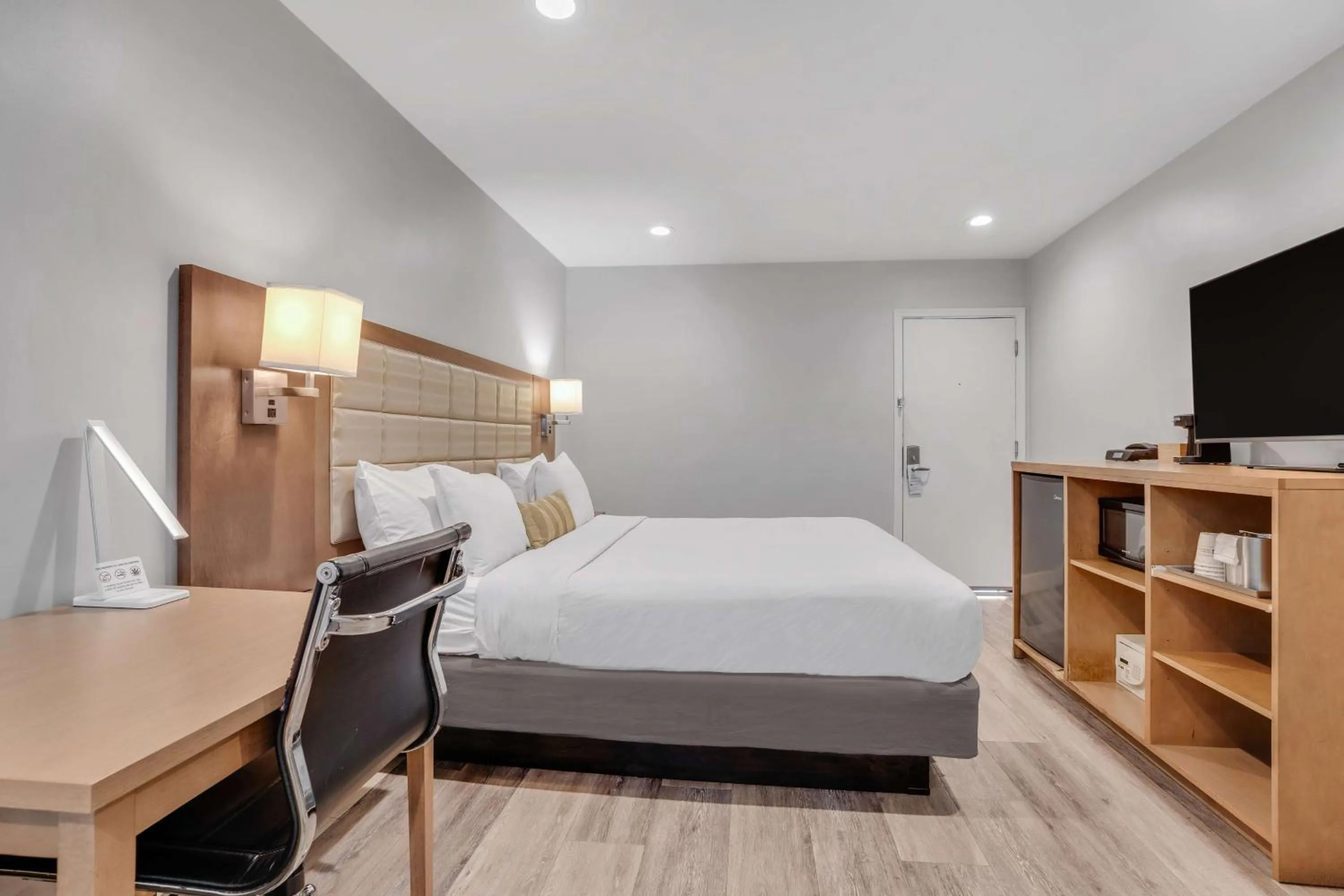 Bedroom, Bed in Sather Berkeley - SureStay Collection by Best Western