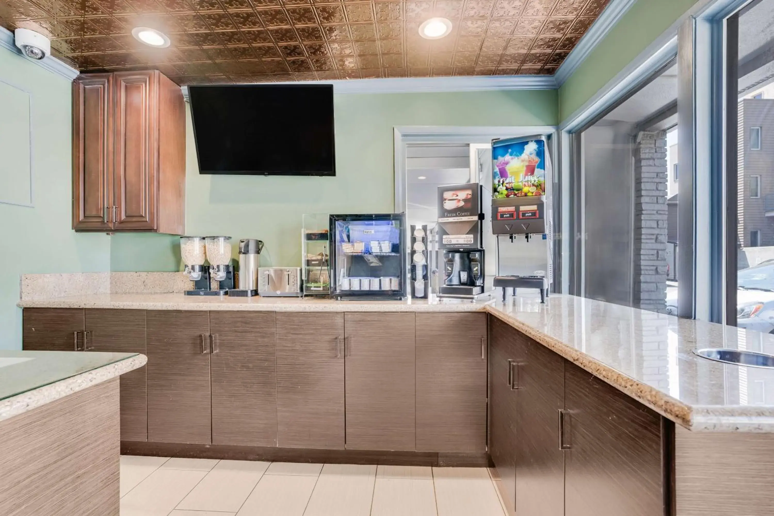 Lobby or reception in Travelodge by Wyndham Berkeley Lobby or reception in Travelodge by Wyndham Berkeley