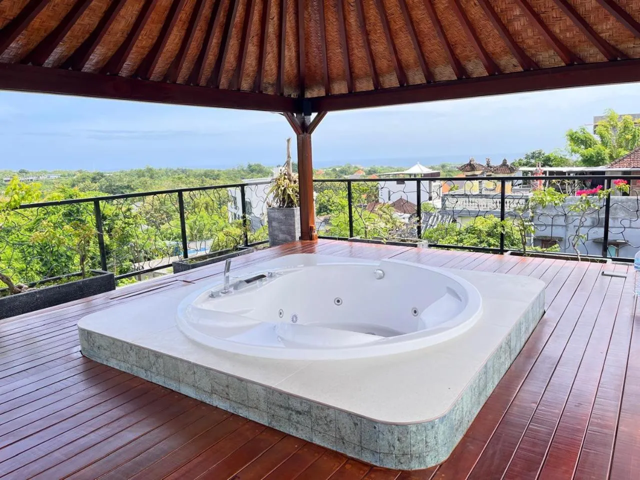 Hot Tub in Elmina Villa Bali