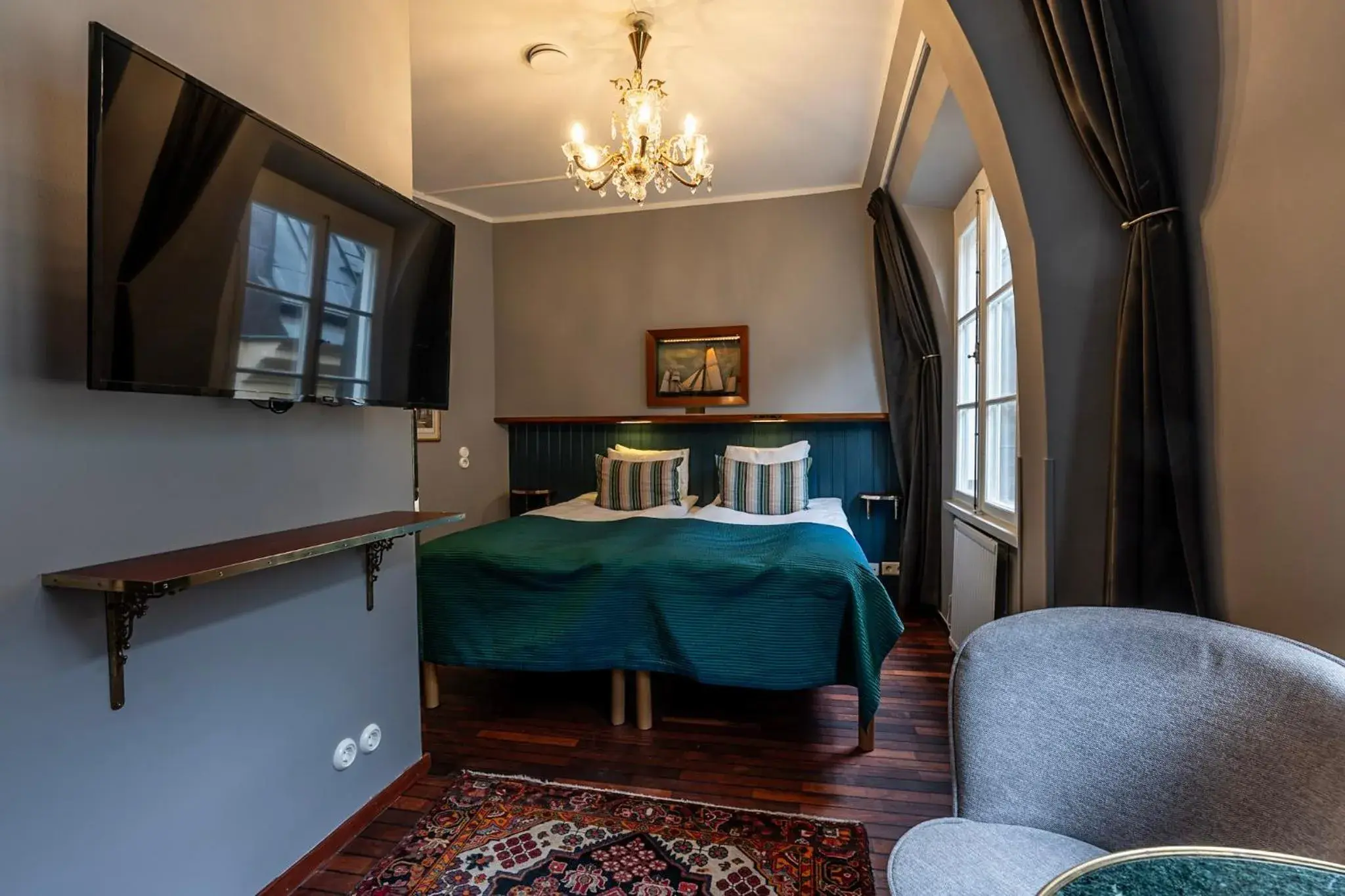 Bed in Lord Nelson Hotel Bed in Lord Nelson Hotel