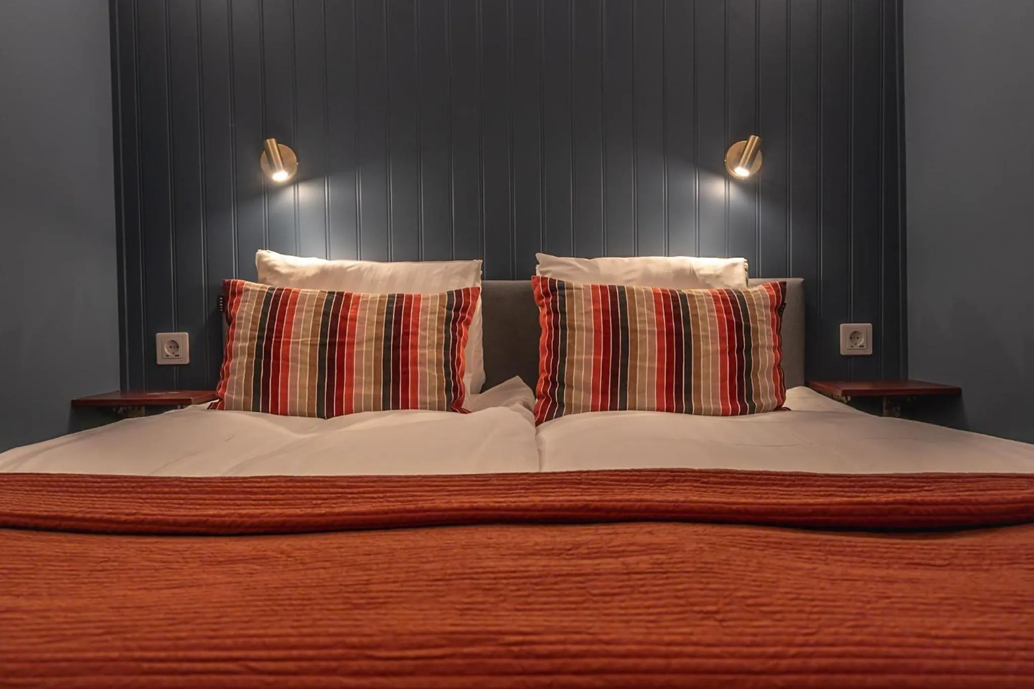 Bed in Lord Nelson Hotel