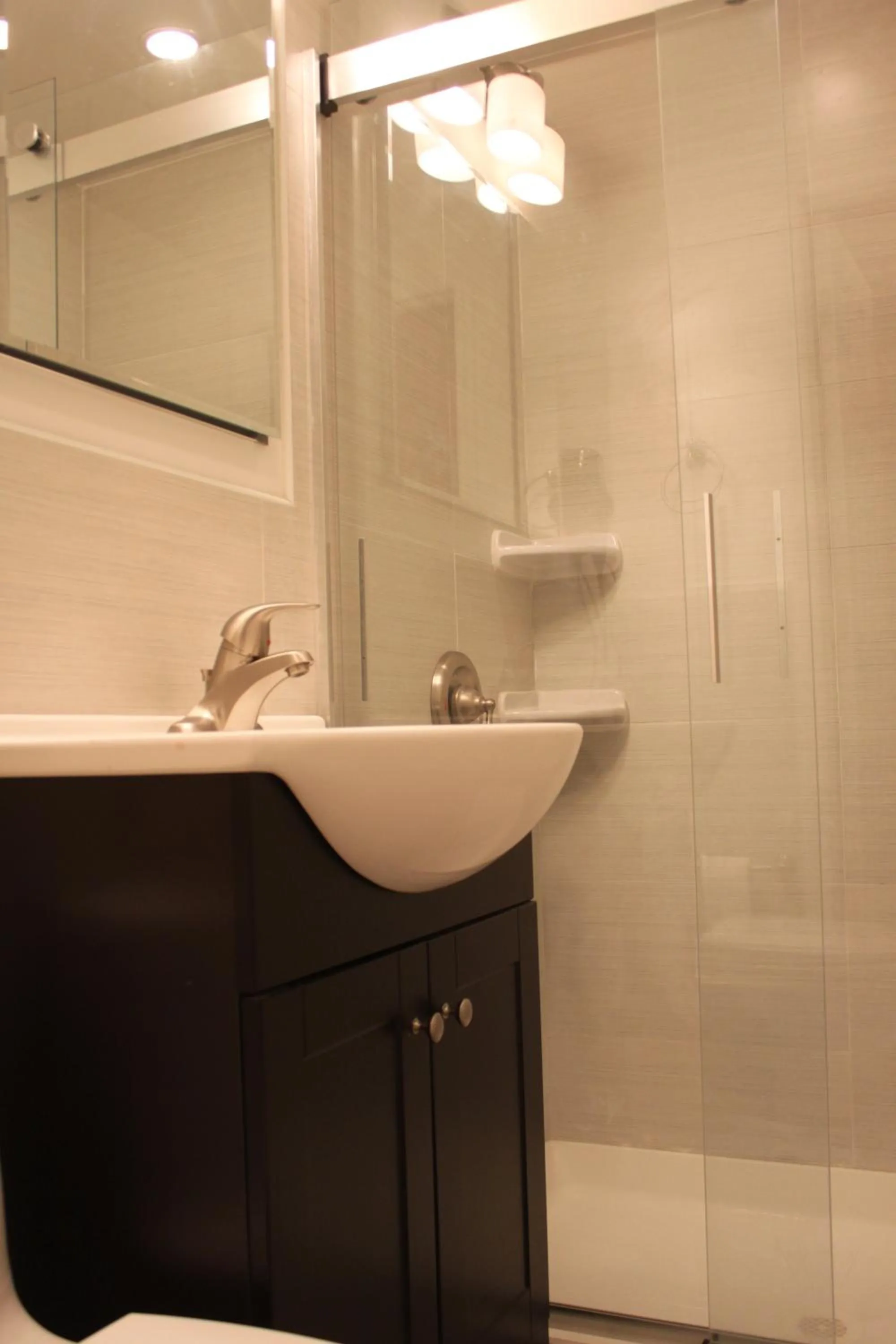 Shower in Chelsea Inn