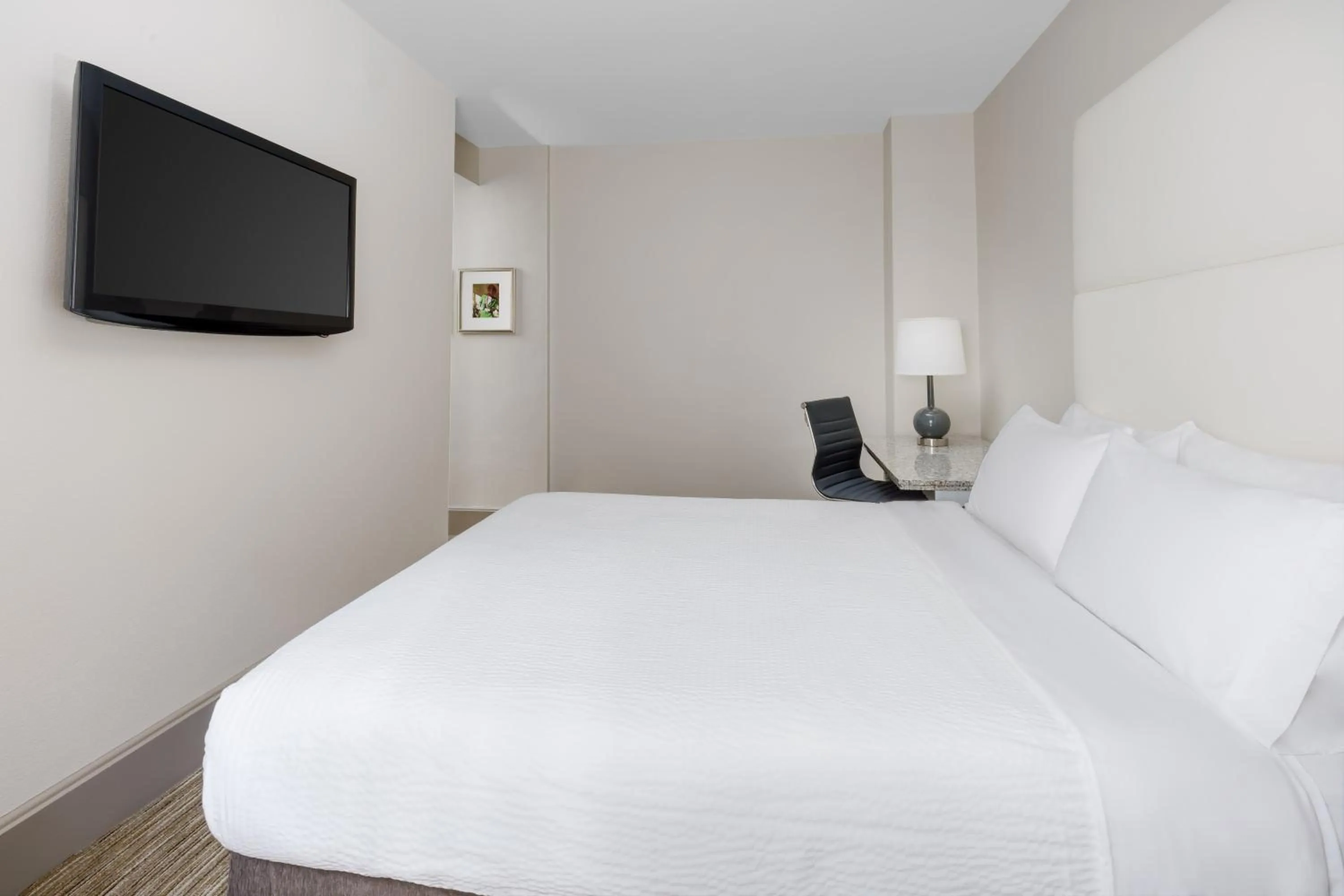 Guests, Bed in Holiday Inn Express Chicago - Magnificent Mile by IHG
