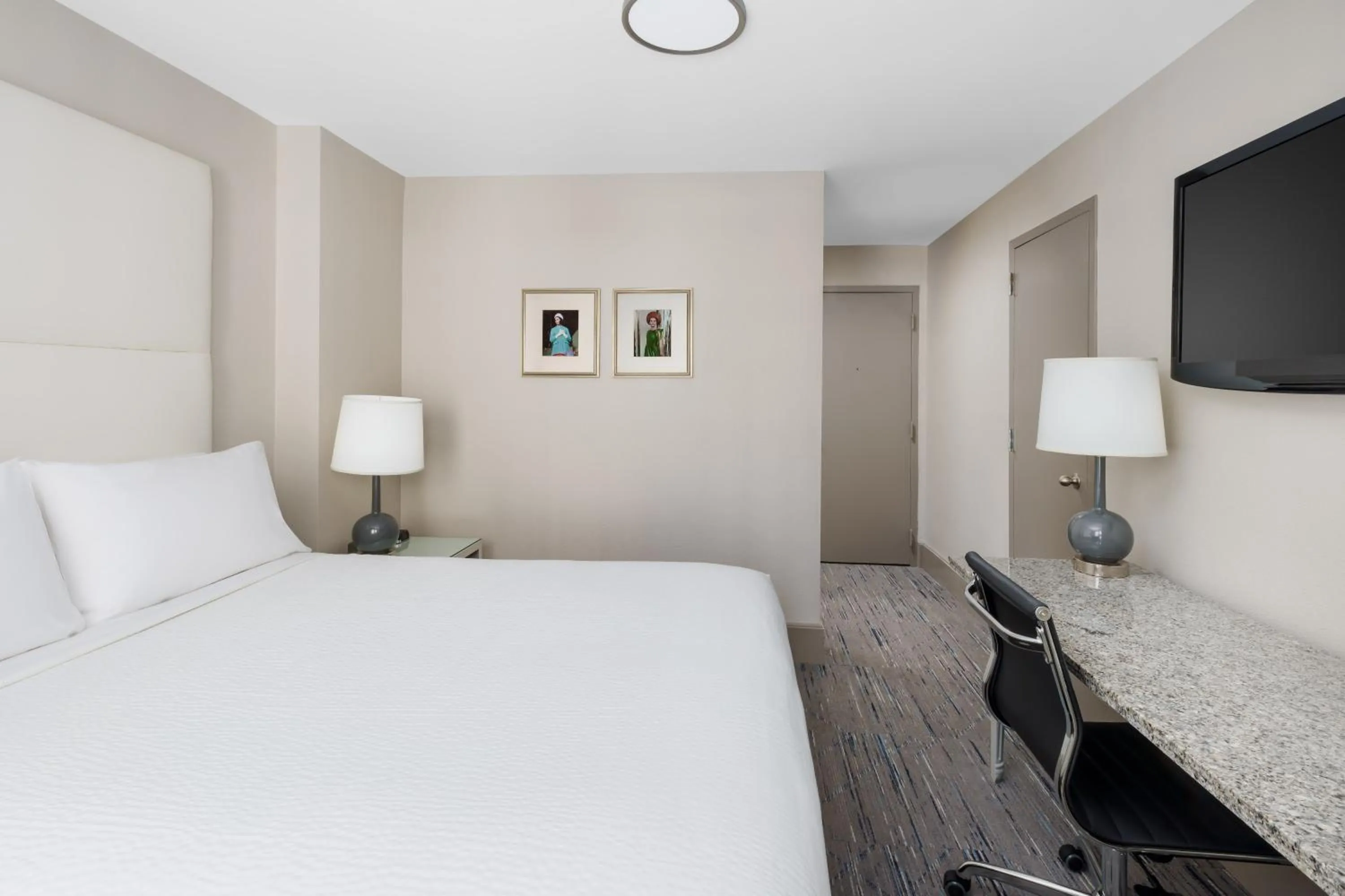Bed in Holiday Inn Express Chicago - Magnificent Mile by IHG