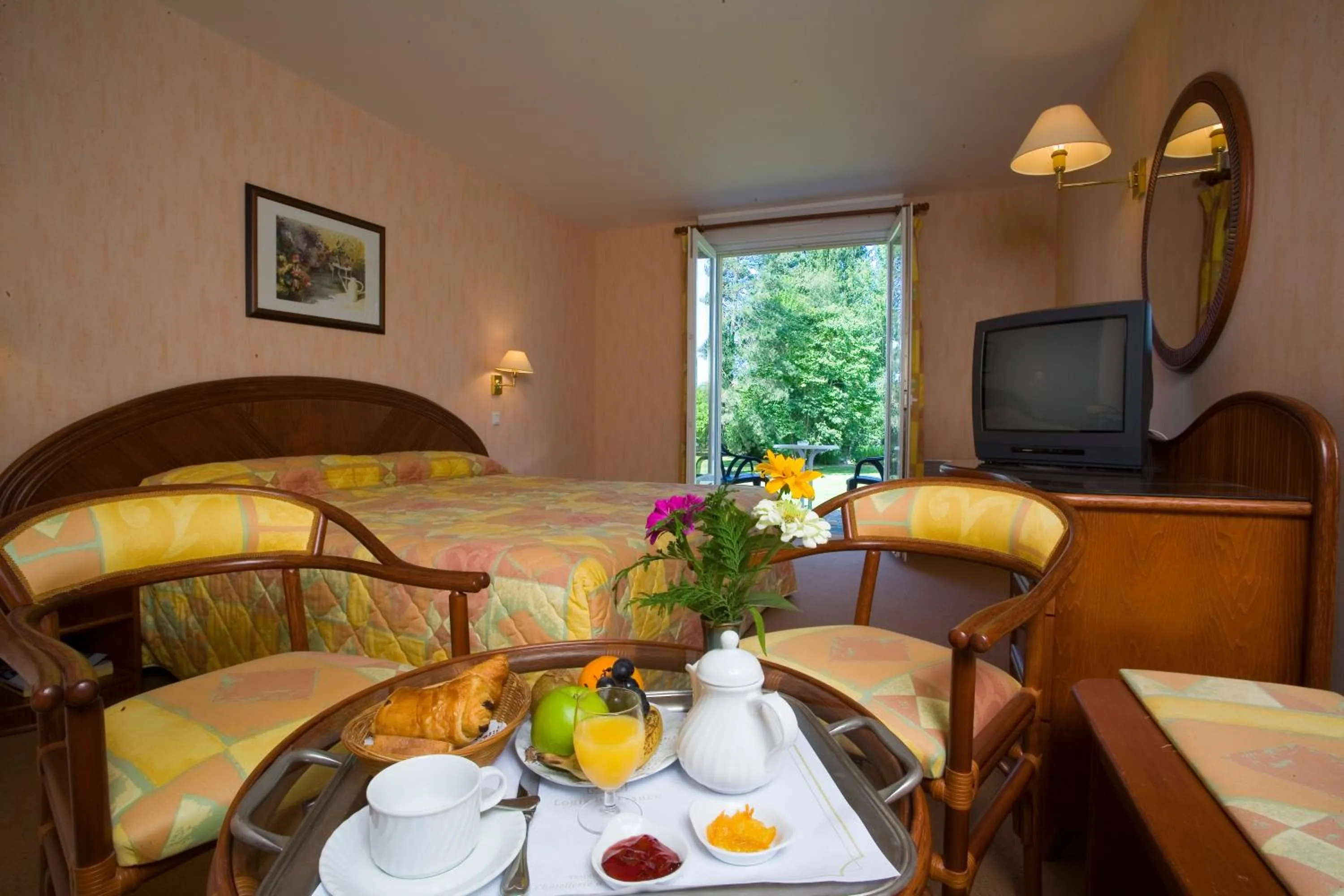 Breakfast in Logis Hôtel du Pont Neuf