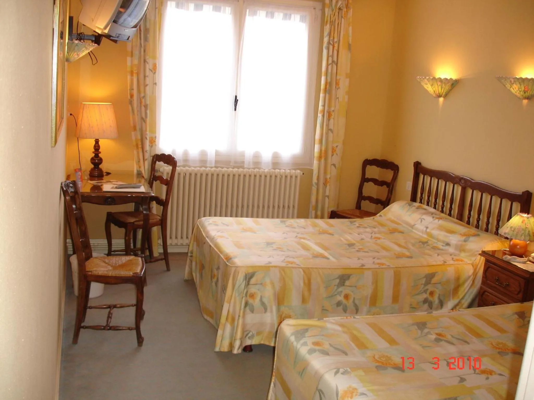 Photo of the whole room in Logis Hôtel du Pont Neuf