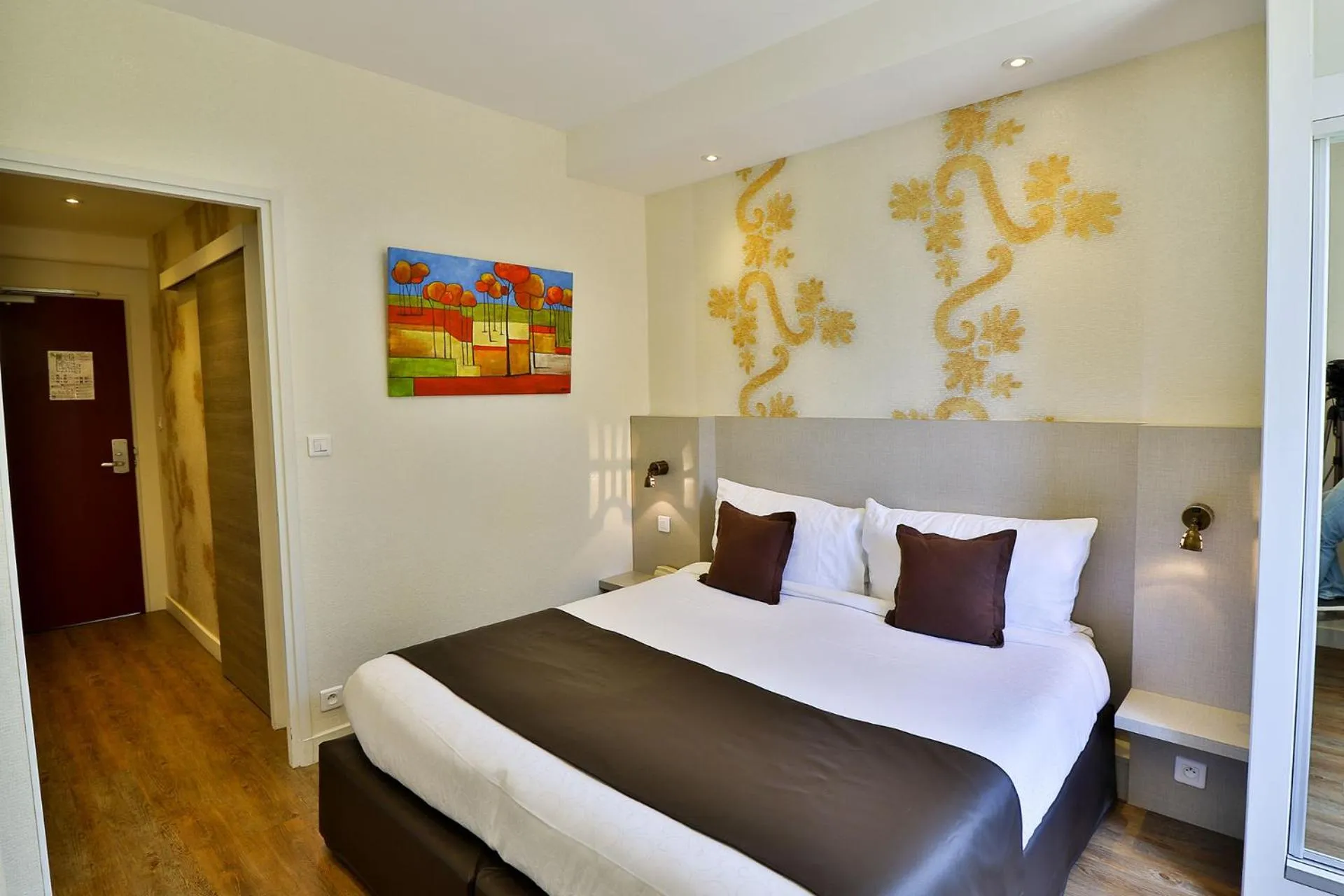 Bedroom, Bed in Hôtel Provençal