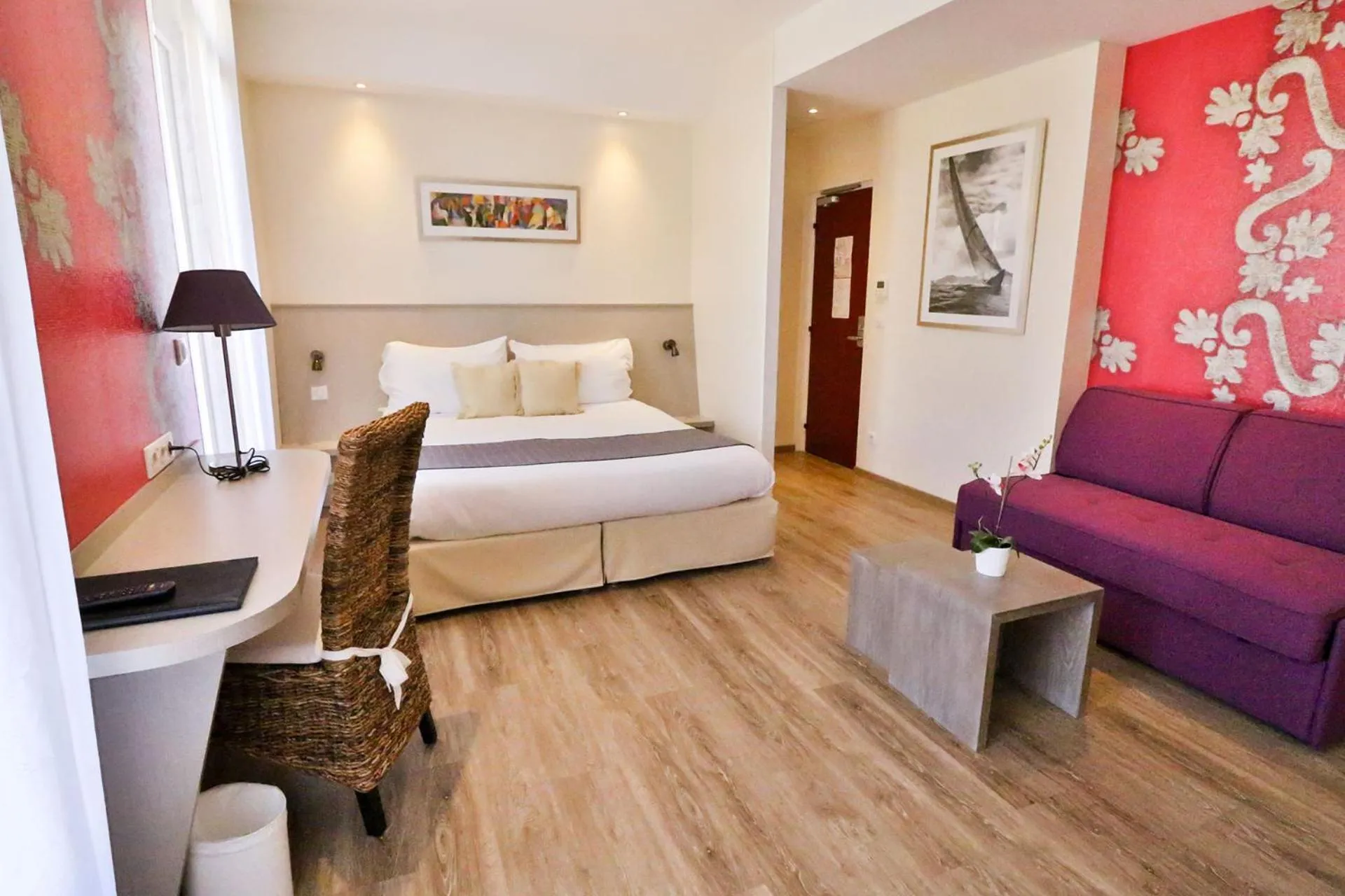 Bedroom, Bed in Hôtel Provençal