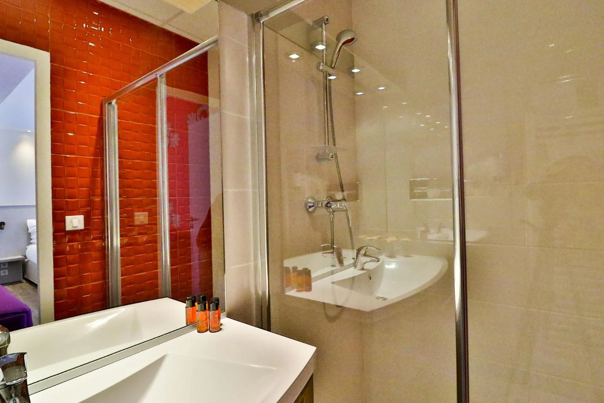 Bathroom in Hôtel Provençal