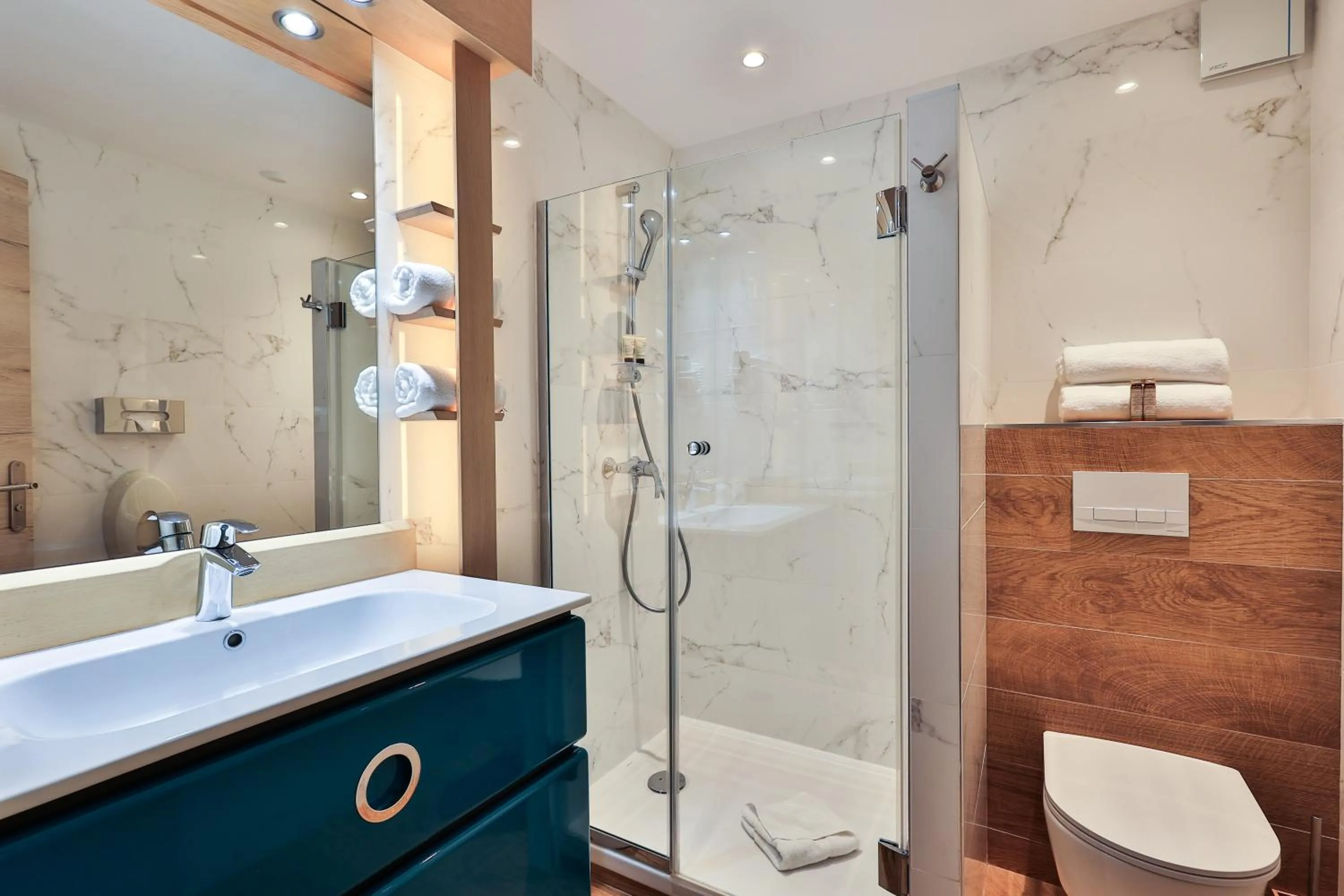 Bathroom in Hôtel Provençal