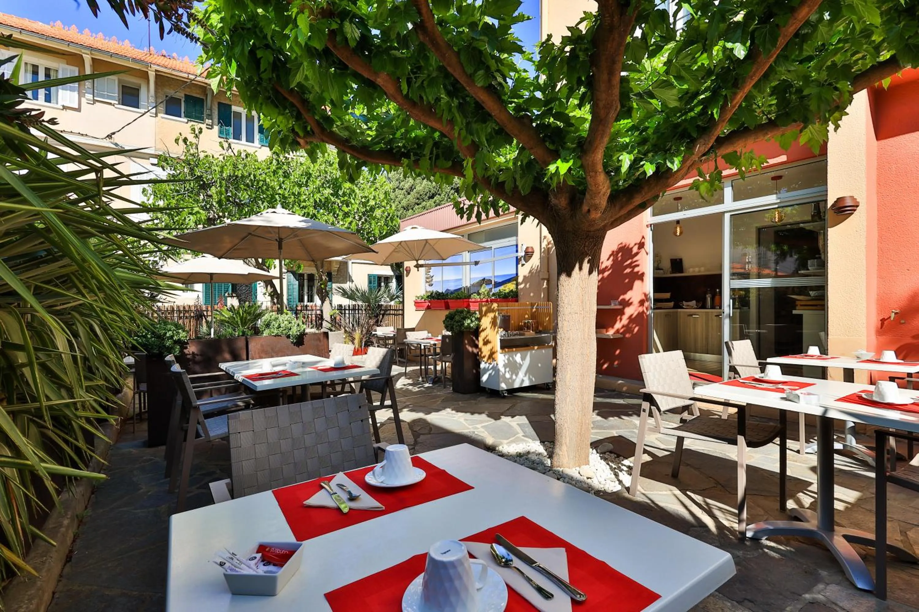 Patio in Hôtel Provençal