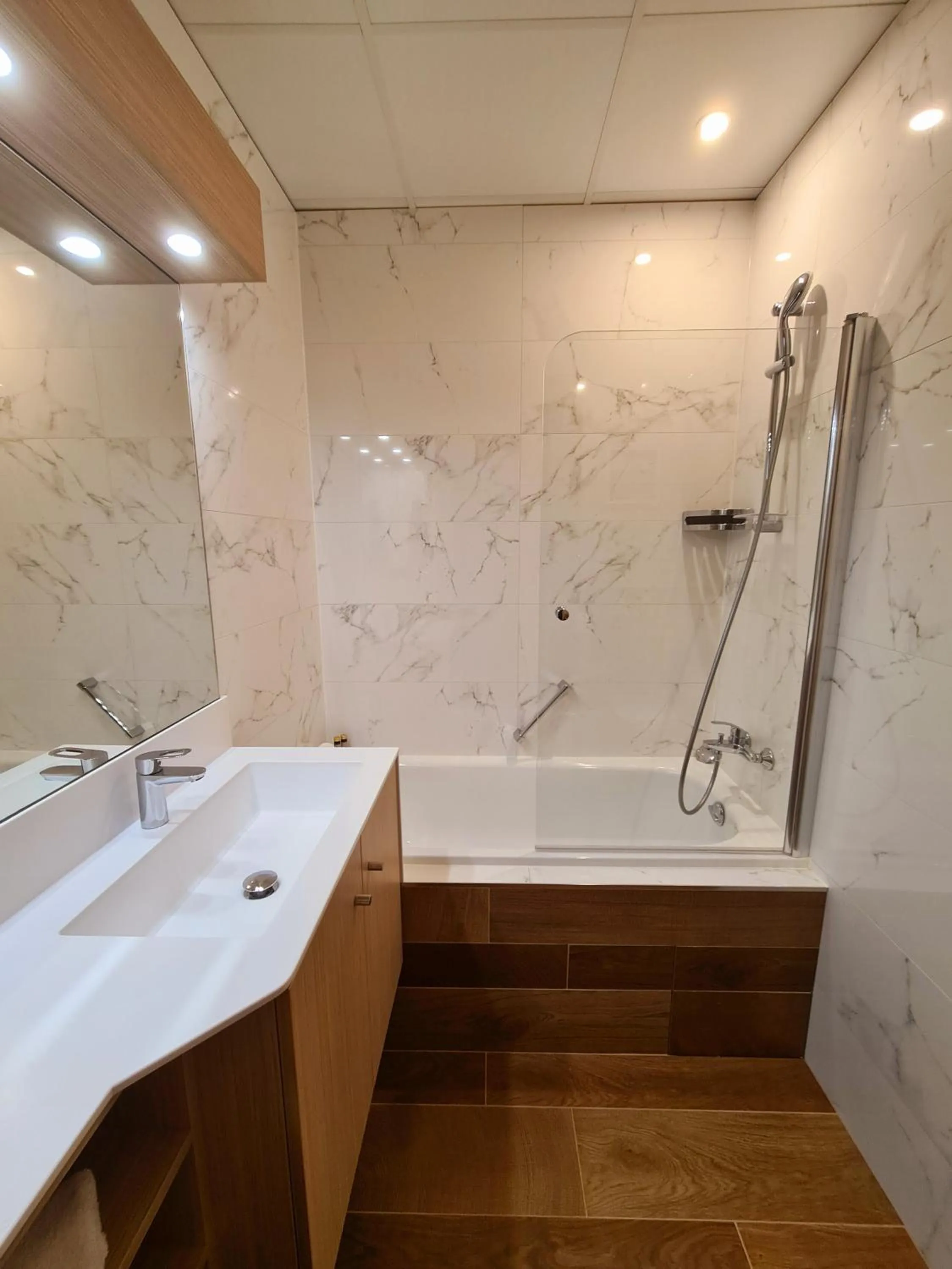 Bathroom in Hôtel Provençal