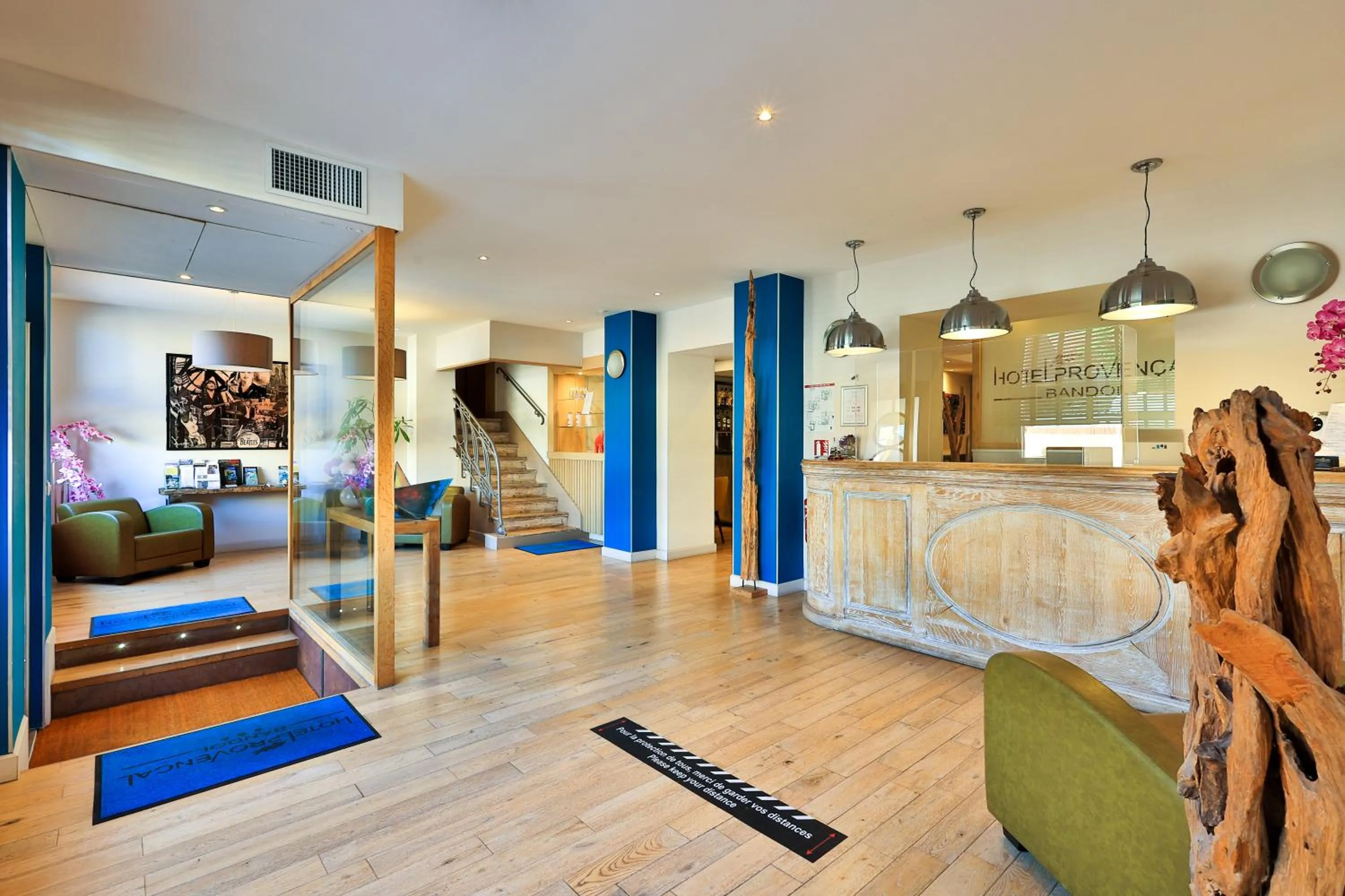 Lobby or reception in Hôtel Provençal