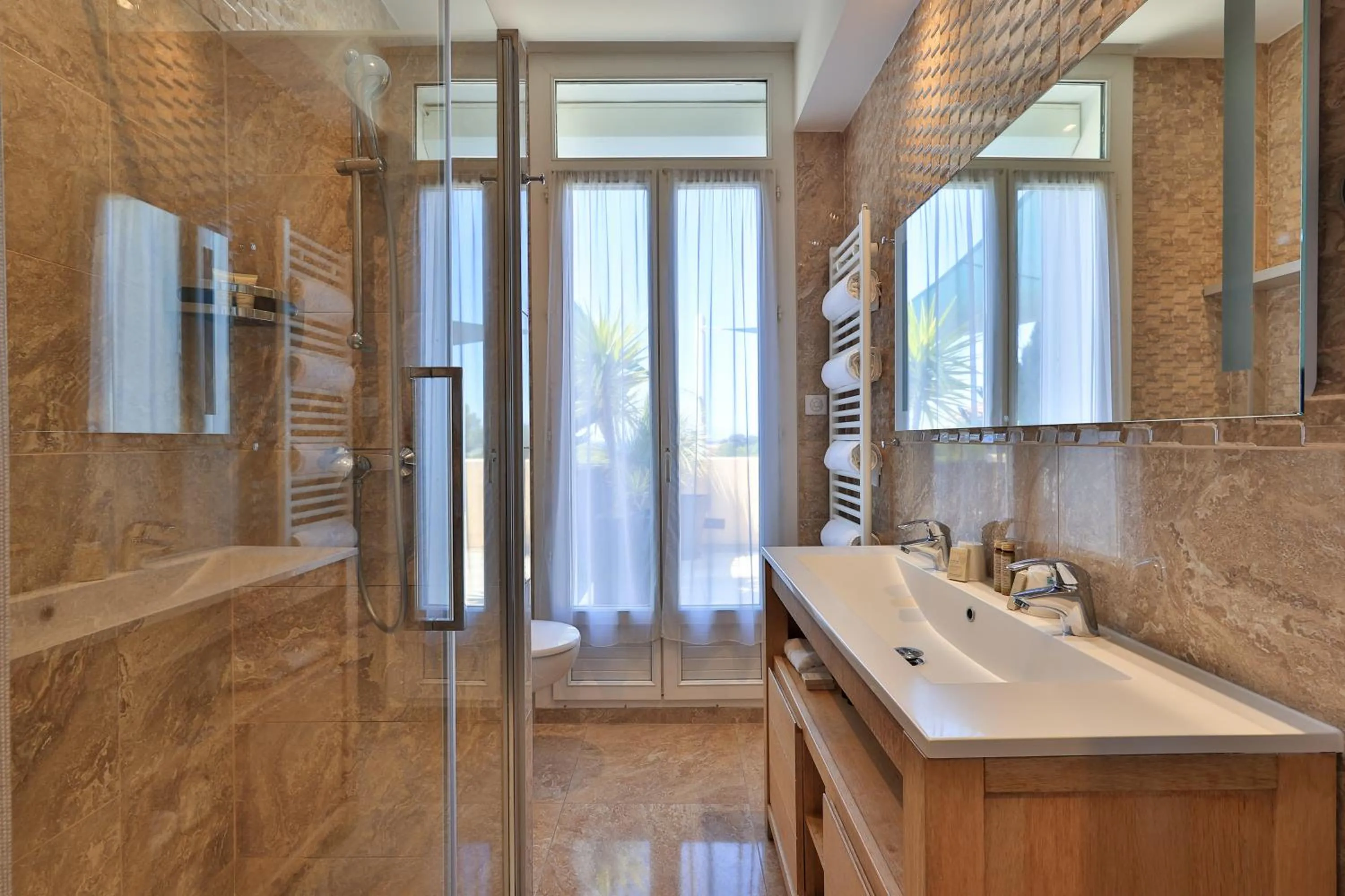 Bathroom in Hôtel Provençal