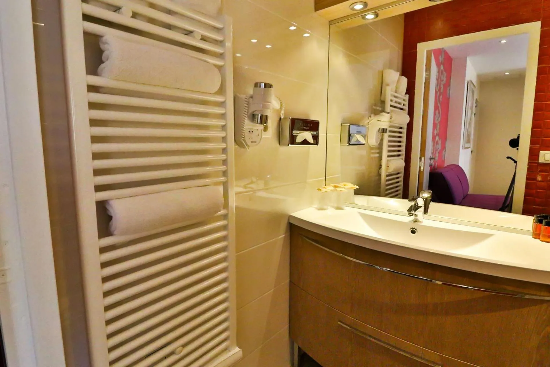 Bathroom in Hôtel Provençal