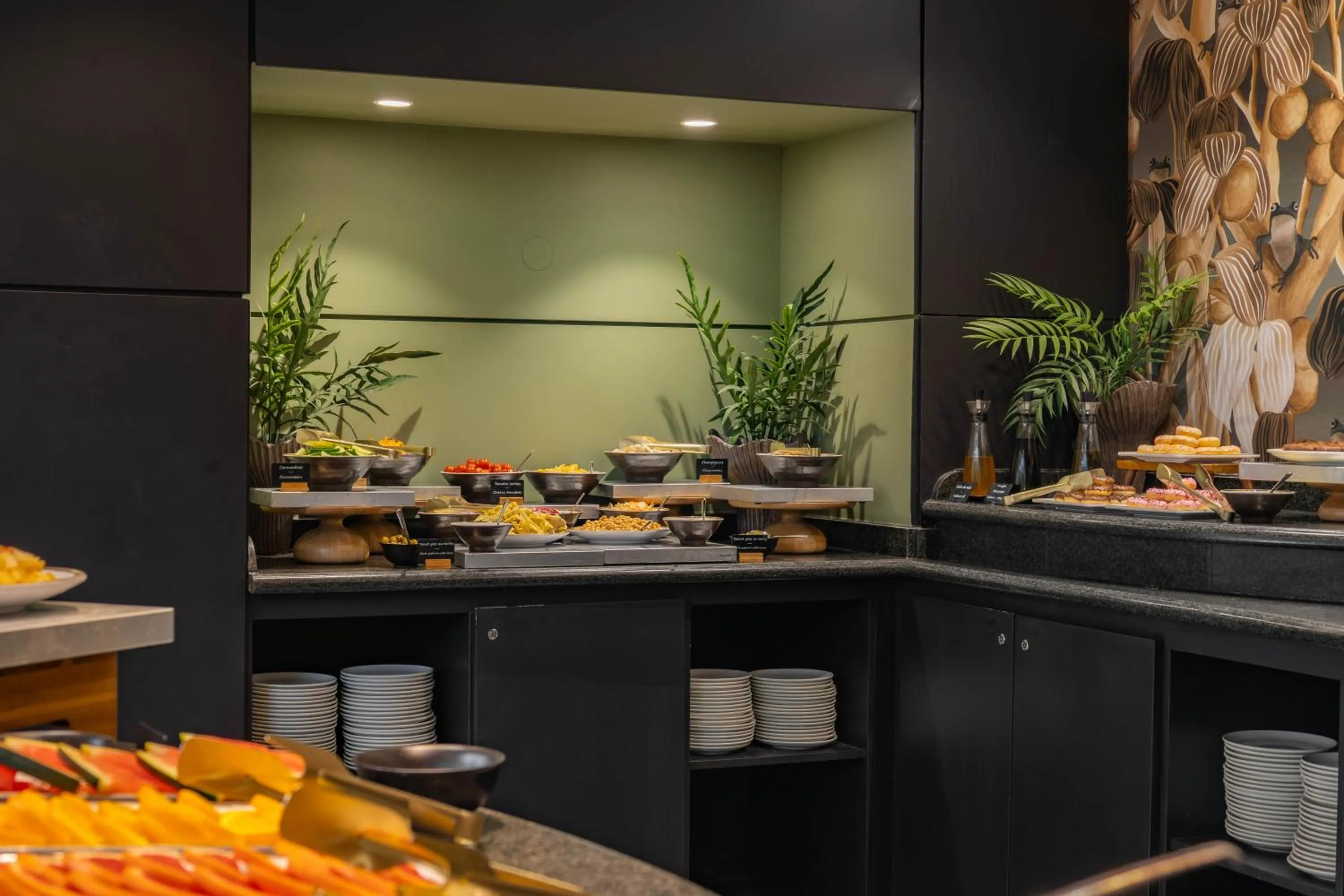 Food and drinks in Van der Valk Hotel Paris CDG Airport