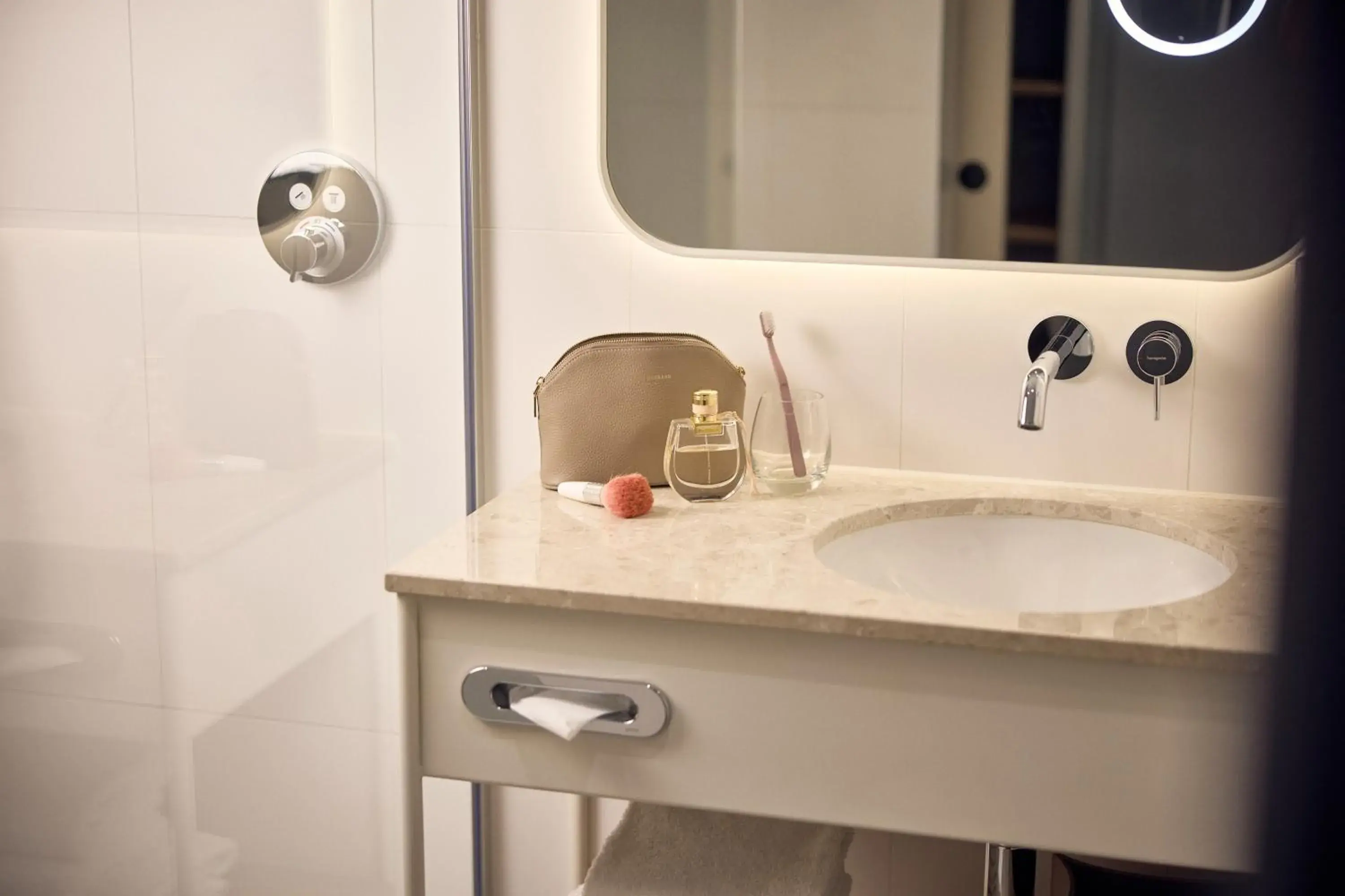 Bathroom in Van der Valk Hotel Paris CDG Airport Bathroom in Van der Valk Hotel Paris CDG Airport