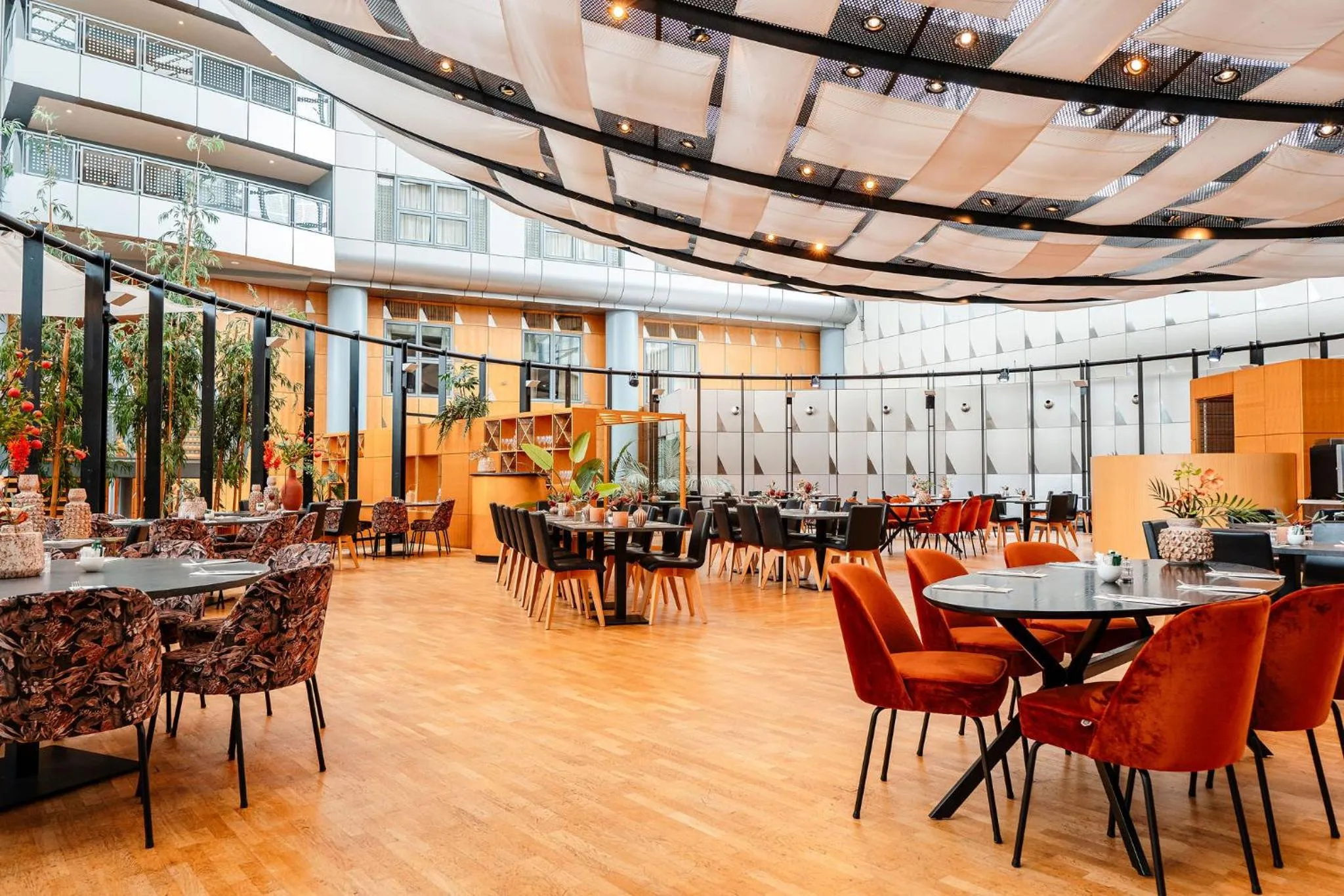 Restaurant/places to eat in Van der Valk Hotel Paris CDG Airport