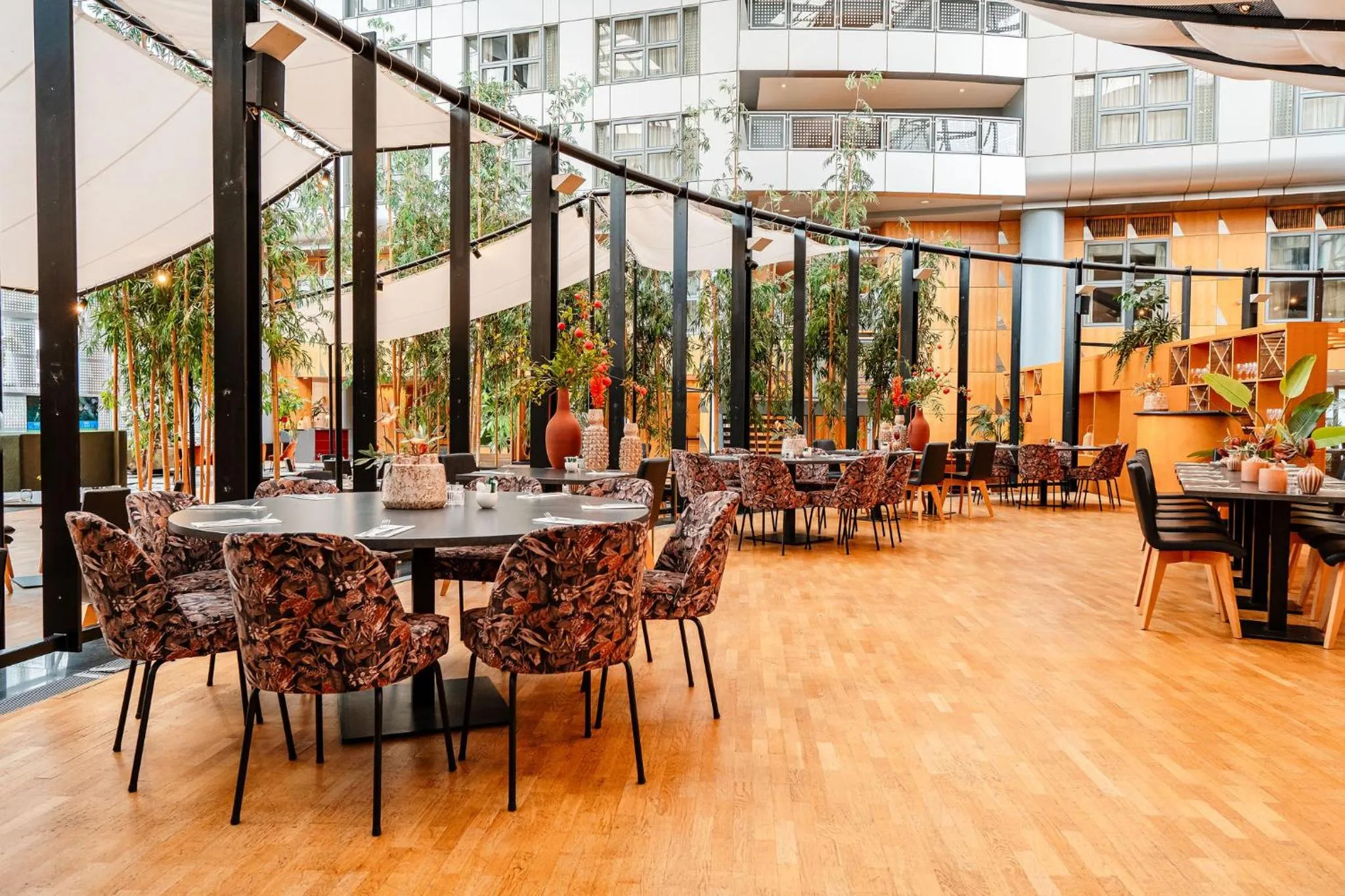 Restaurant/places to eat in Van der Valk Hotel Paris CDG Airport