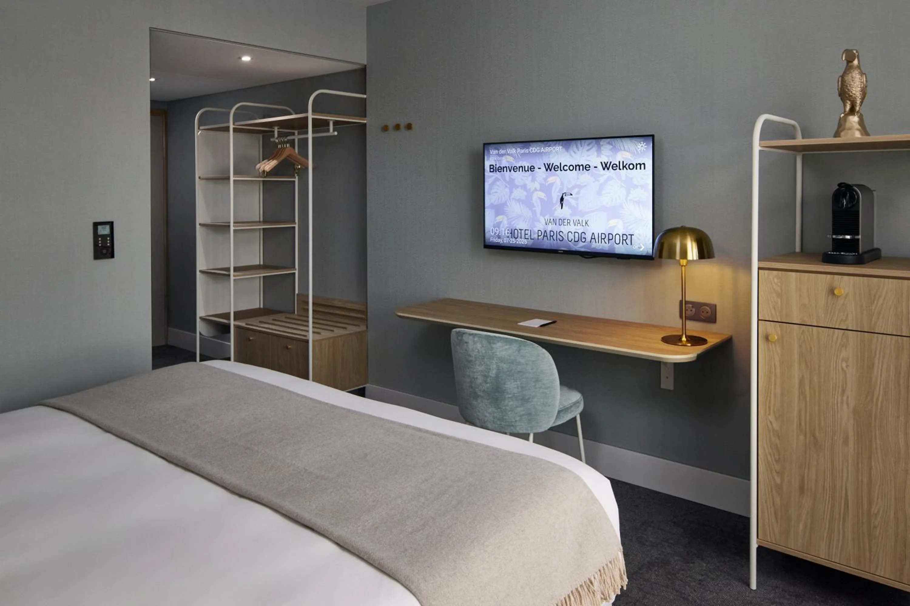 TV and multimedia, Bed in Van der Valk Hotel Paris CDG Airport