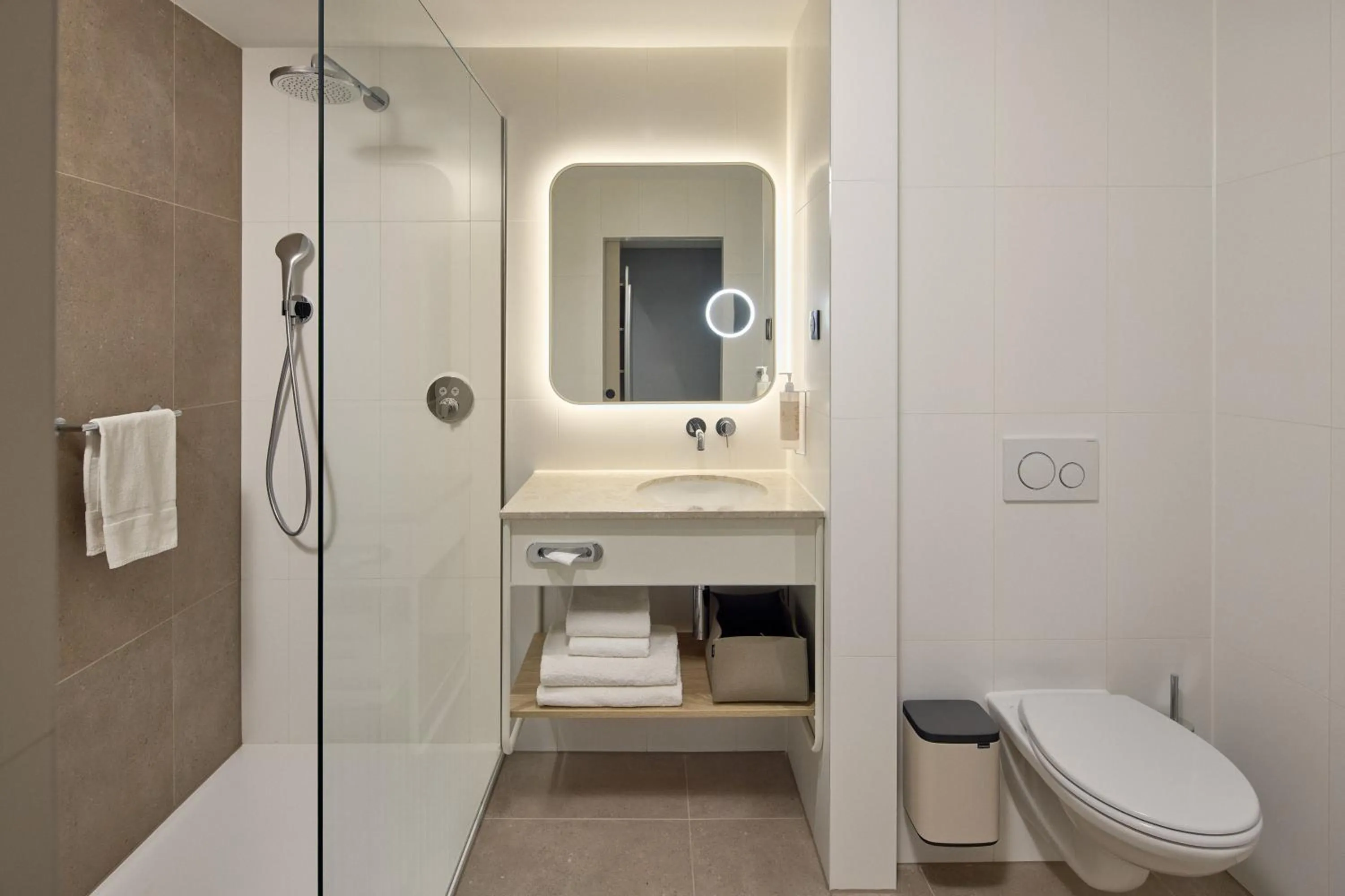 Shower in Van der Valk Hotel Paris CDG Airport