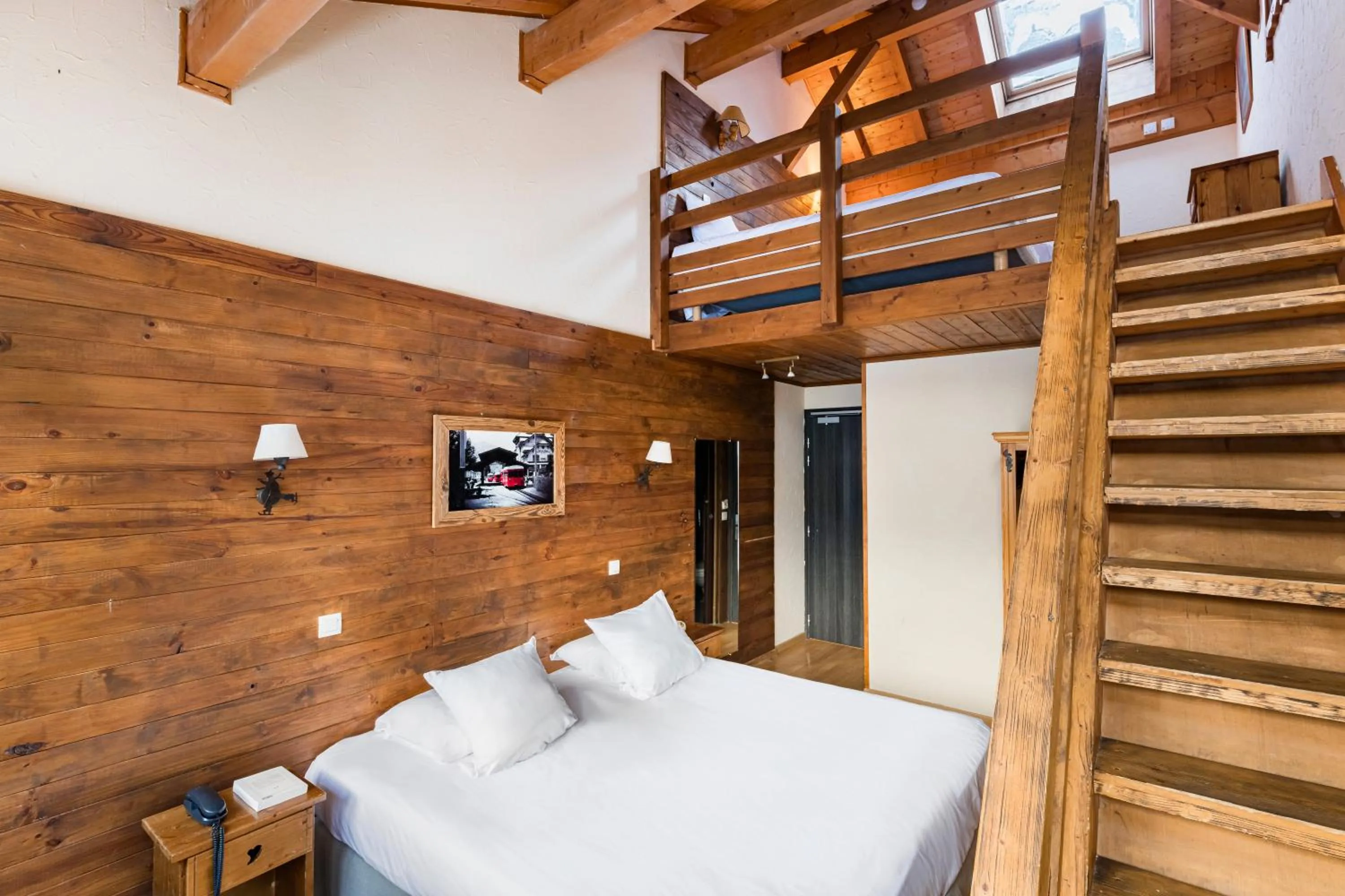 Photo of the whole room, Bed in Hôtel Vallée Blanche