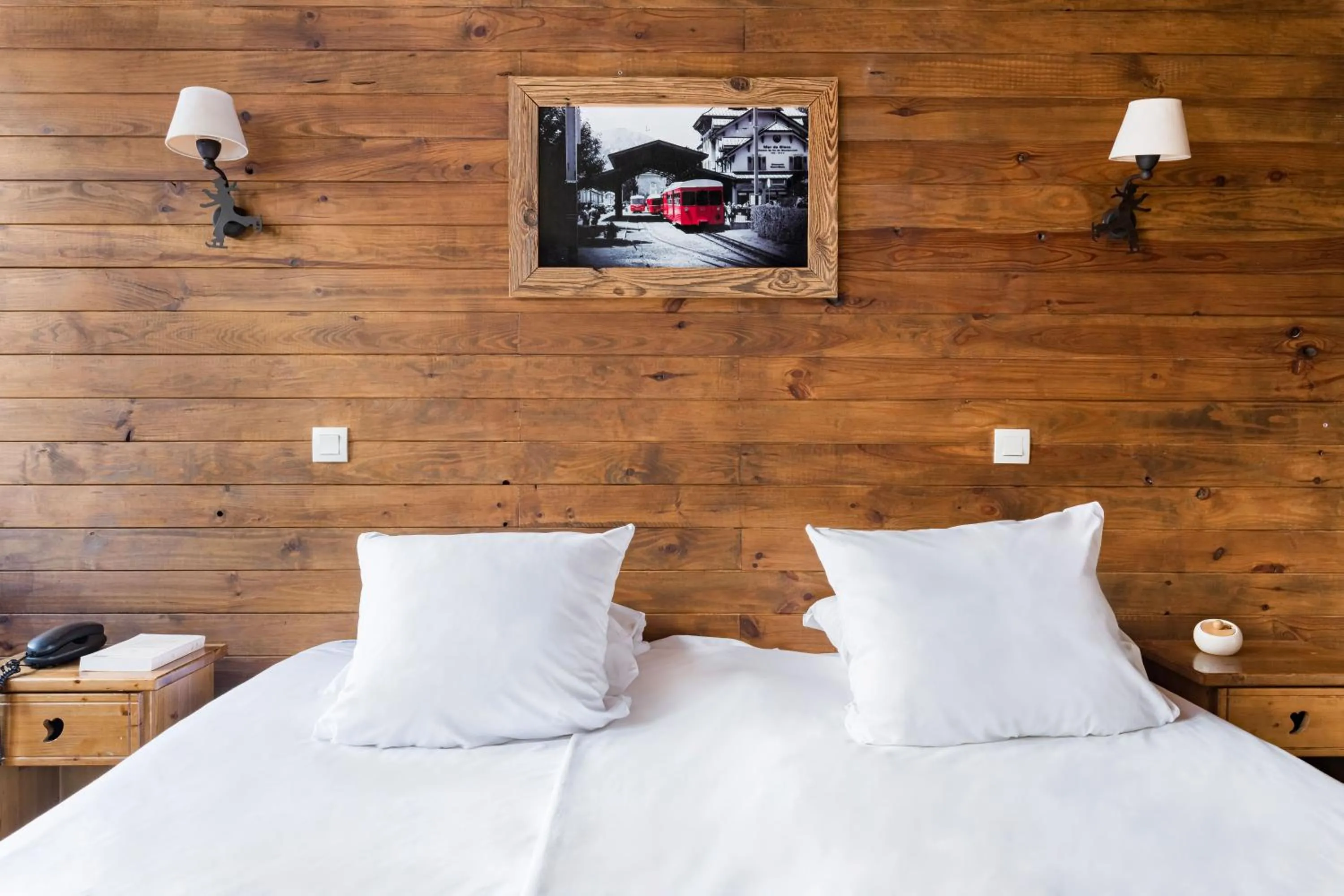 Photo of the whole room, Bed in Hôtel Vallée Blanche