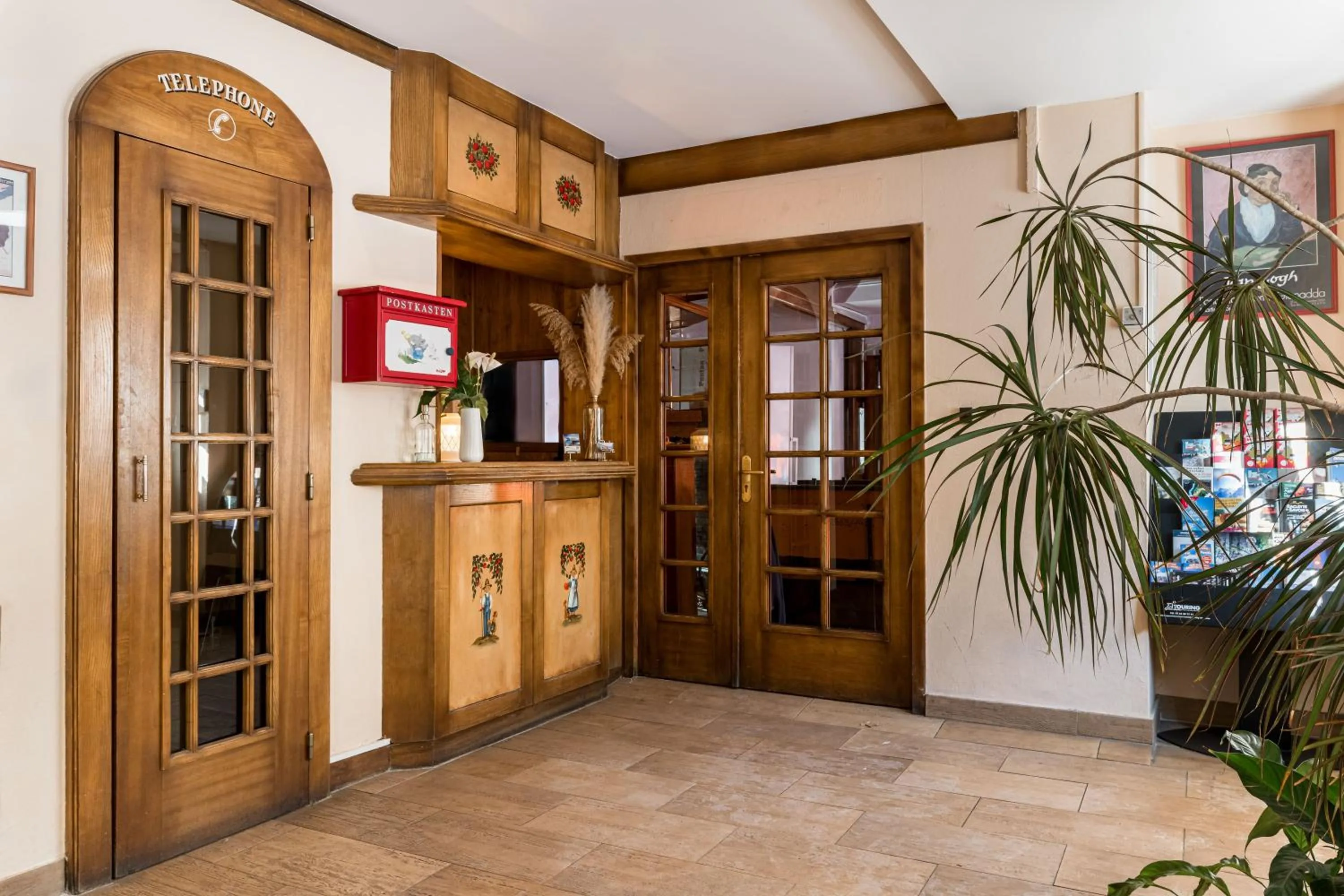 Lobby or reception in Hôtel Vallée Blanche