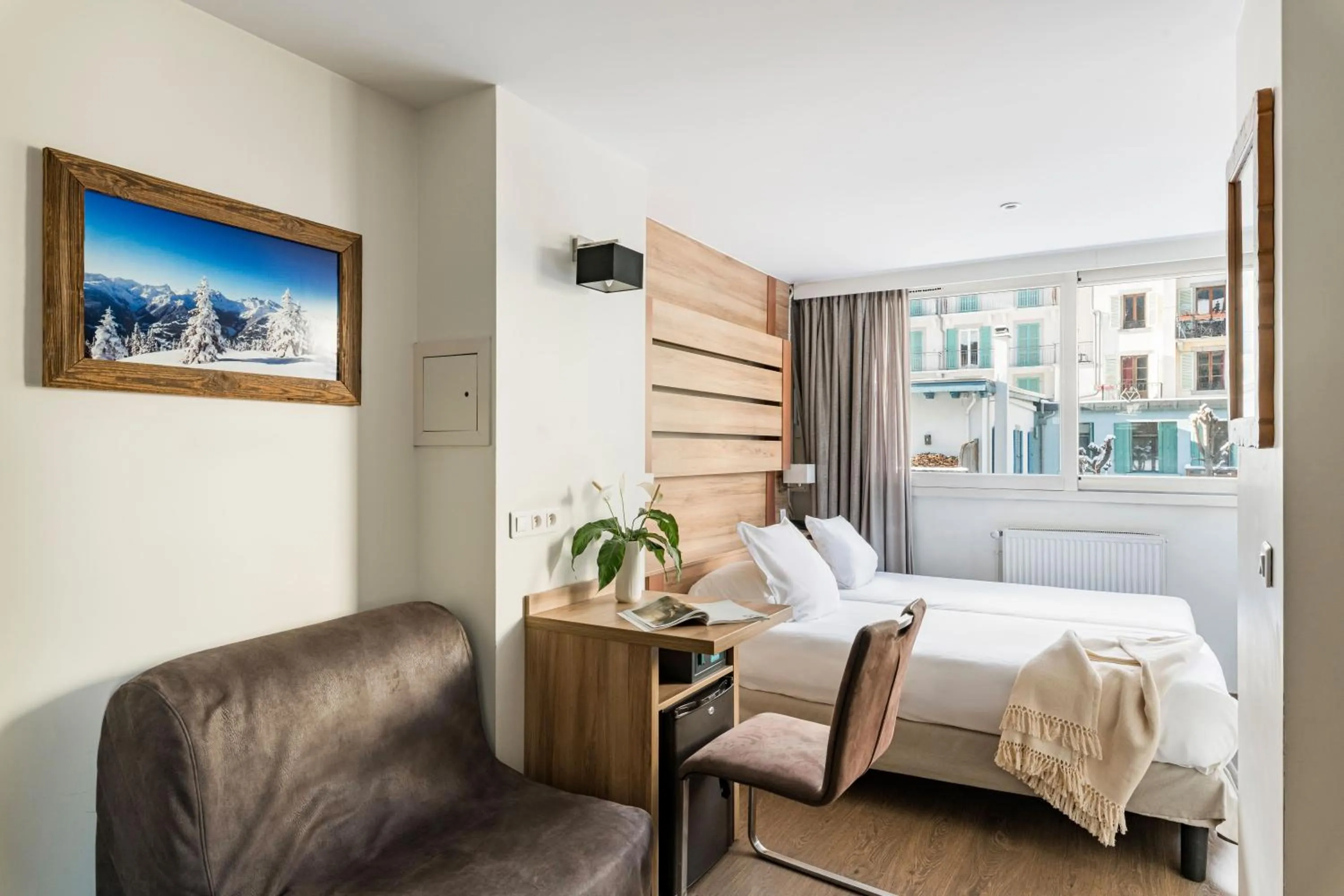 Photo of the whole room, Bed in Hôtel Vallée Blanche